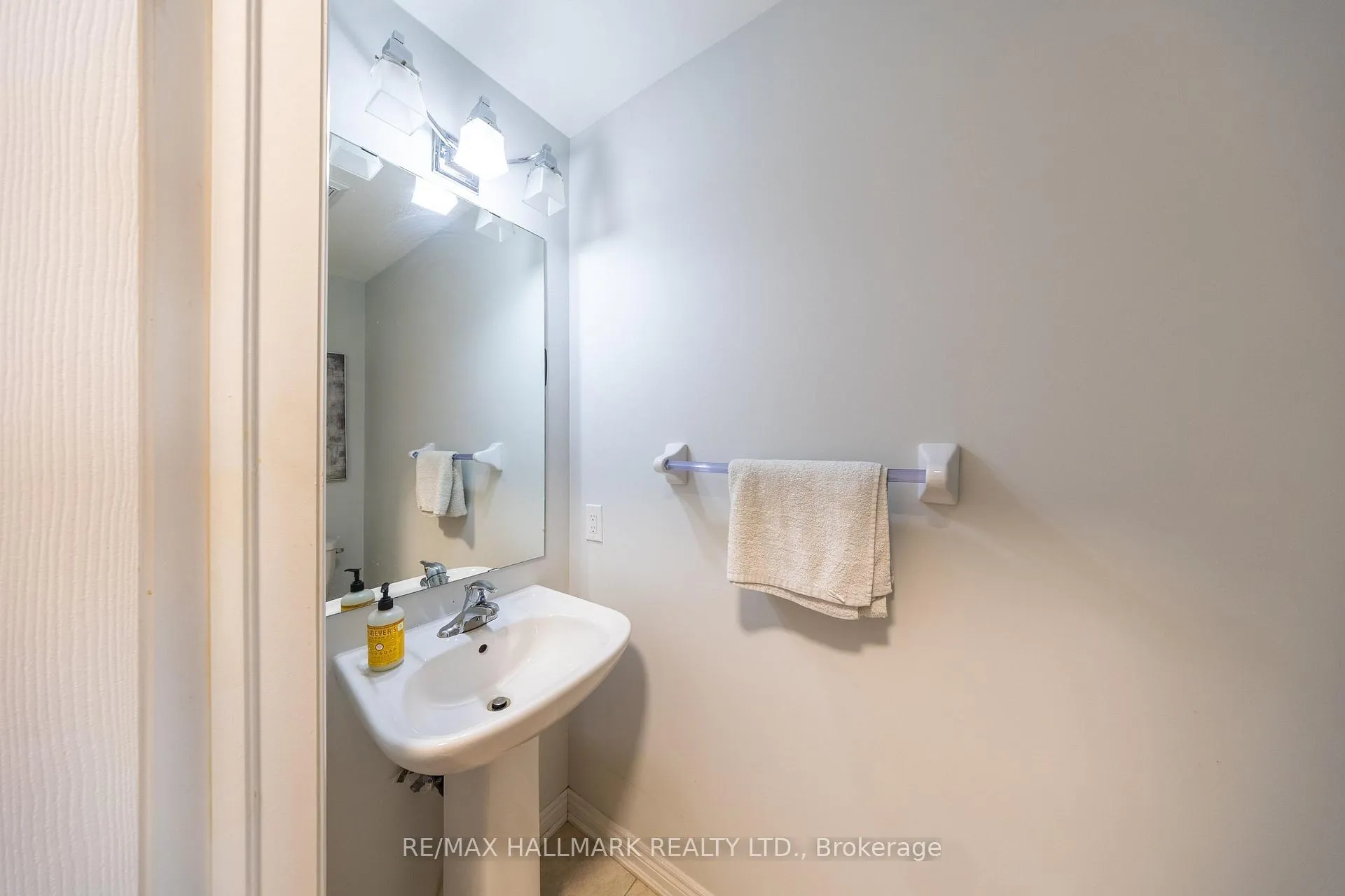 Photo 9 of 322 Delray Drive, Markham, Greensborough — HOMEH