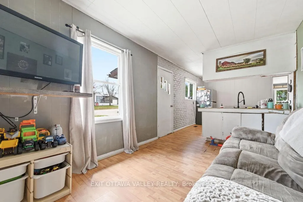 Photo 6 of 528 Almira Street, Pembroke — HOMEH
