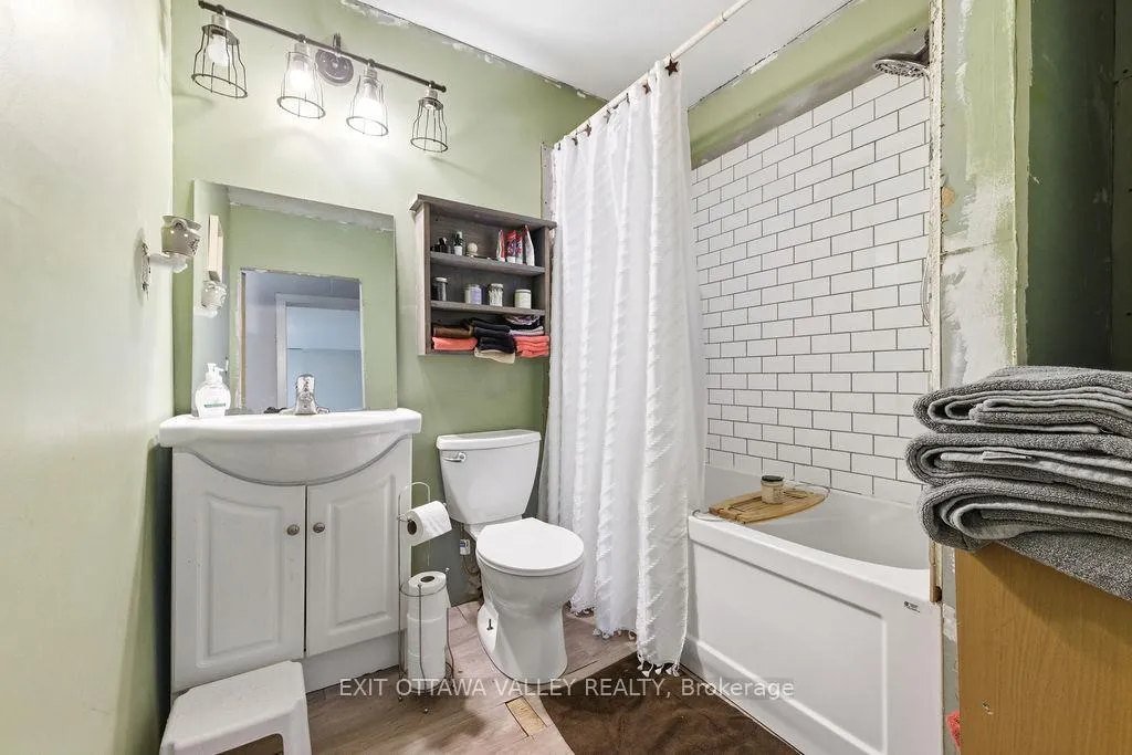 Photo 16 of 528 Almira Street, Pembroke — HOMEH
