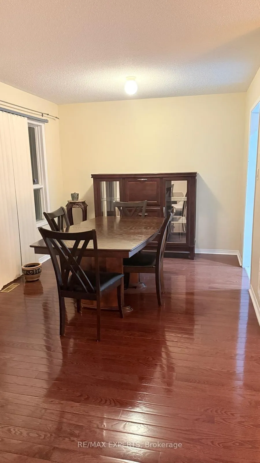 Photo 2 of 56 Toba Crescent, Brampton, Heart Lake East — HOMEH