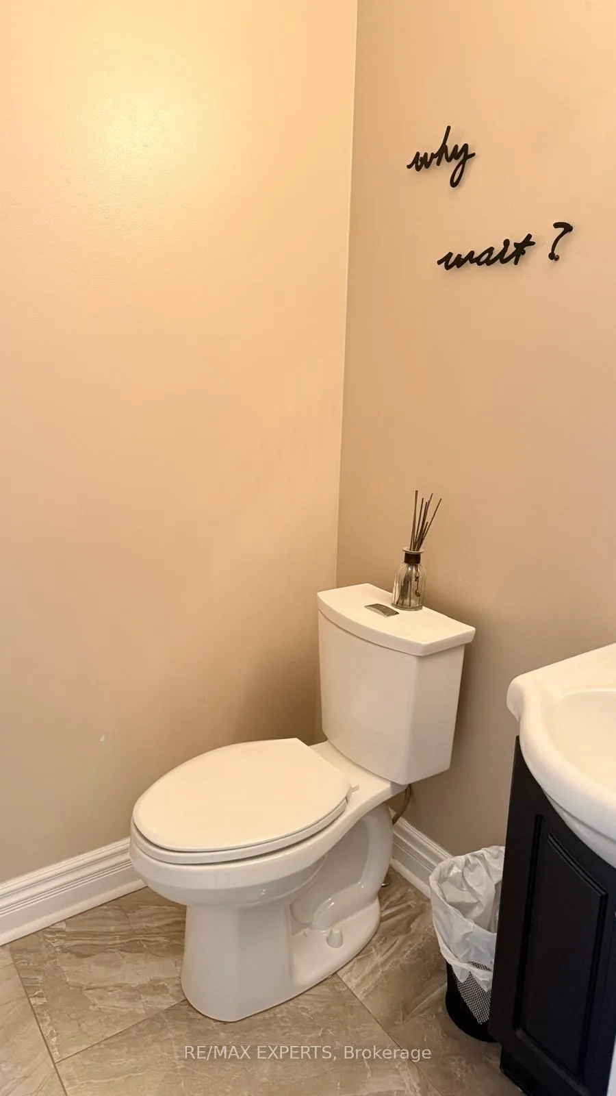 Photo 3 of 56 Toba Crescent, Brampton, Heart Lake East — HOMEH