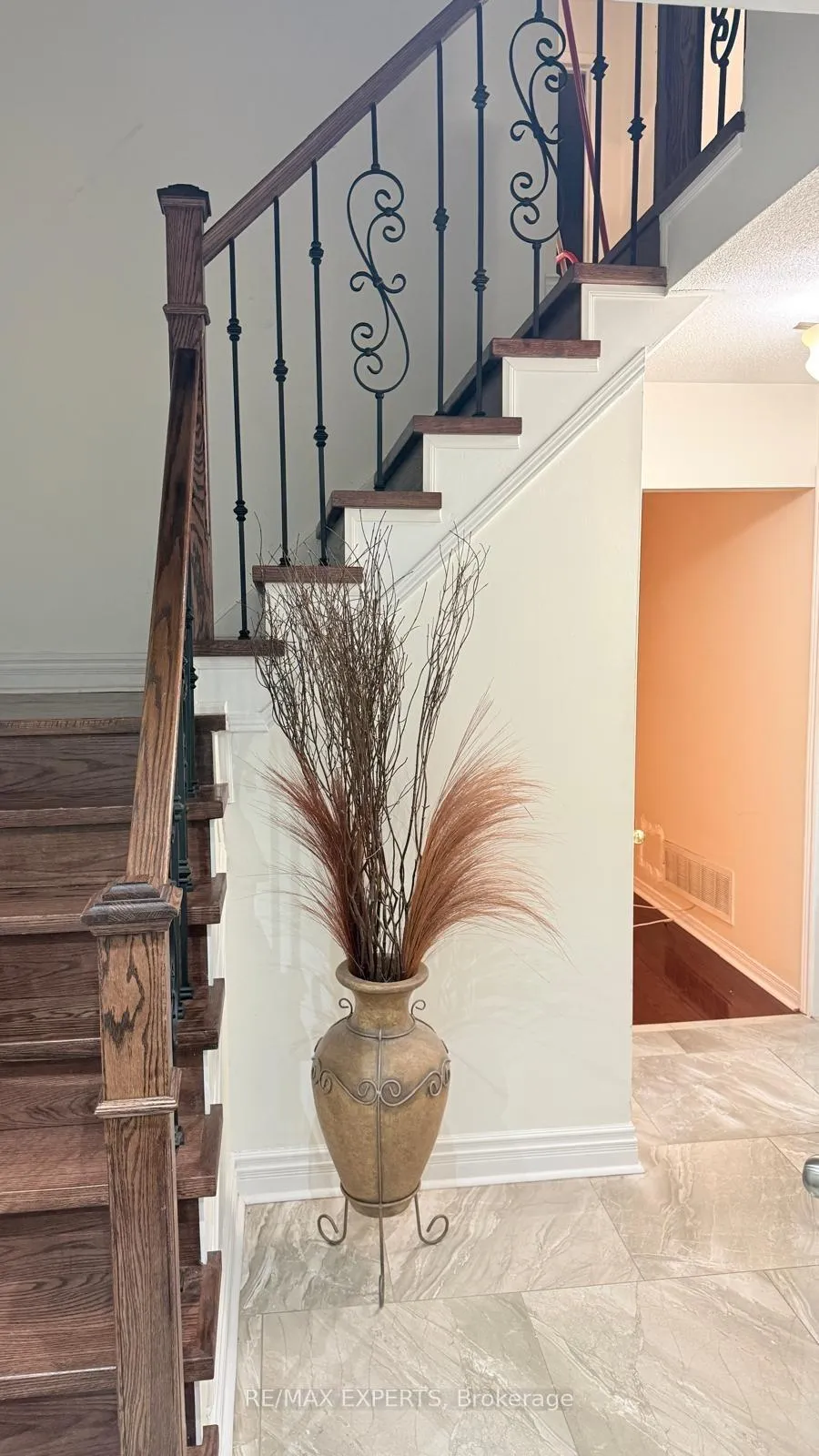 Photo 6 of 56 Toba Crescent, Brampton, Heart Lake East — HOMEH