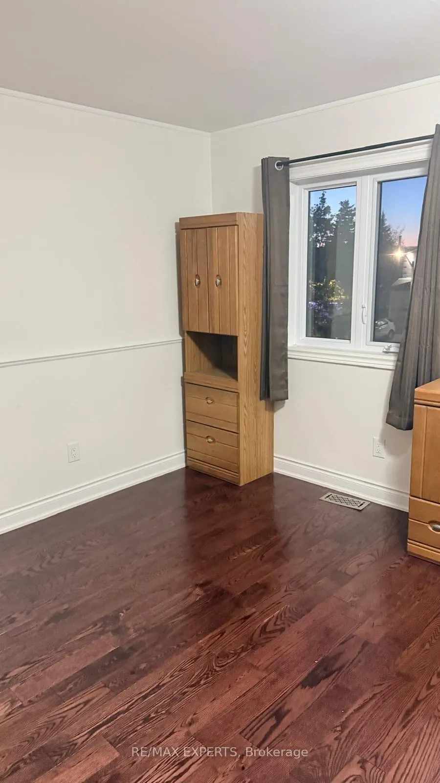 Photo 8 of 56 Toba Crescent, Brampton, Heart Lake East — HOMEH