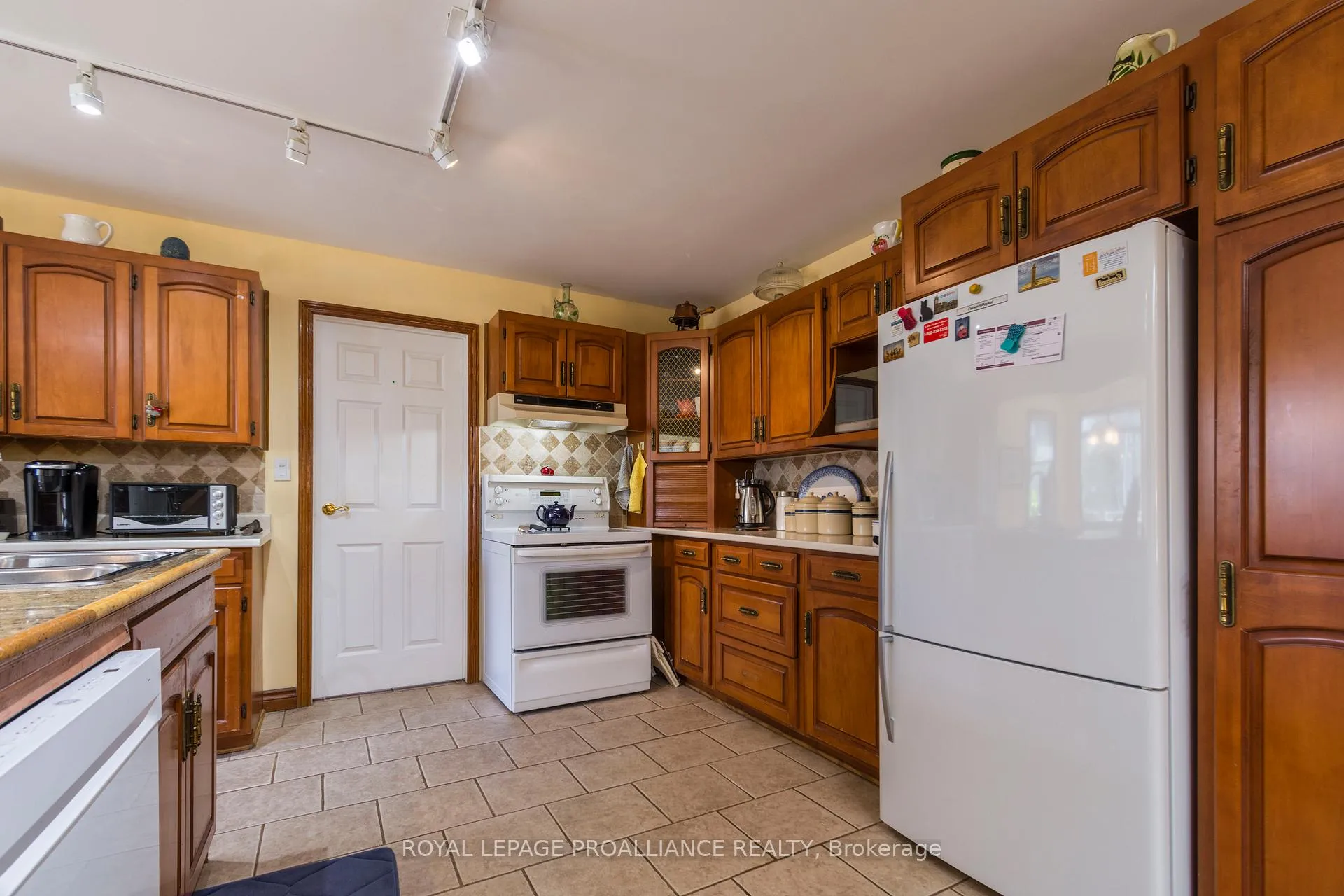 Photo 18 of 7 Brintnell Boulevard, Brighton — HOMEH