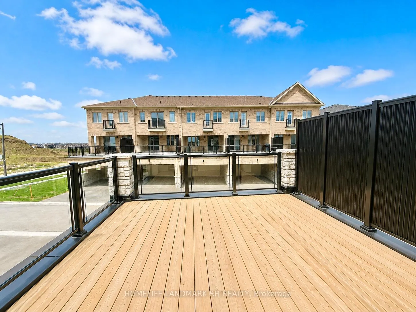 Photo 6 of 193 Berczy Green Drive, Markham, Rural Markham — HOMEH
