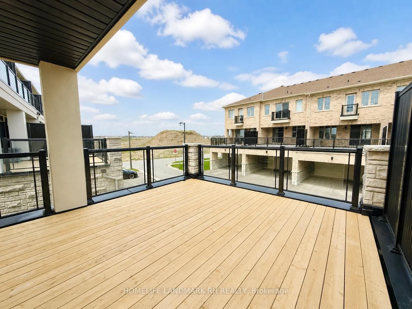Photo 7 of 193 Berczy Green Drive, Markham, Rural Markham — HOMEH
