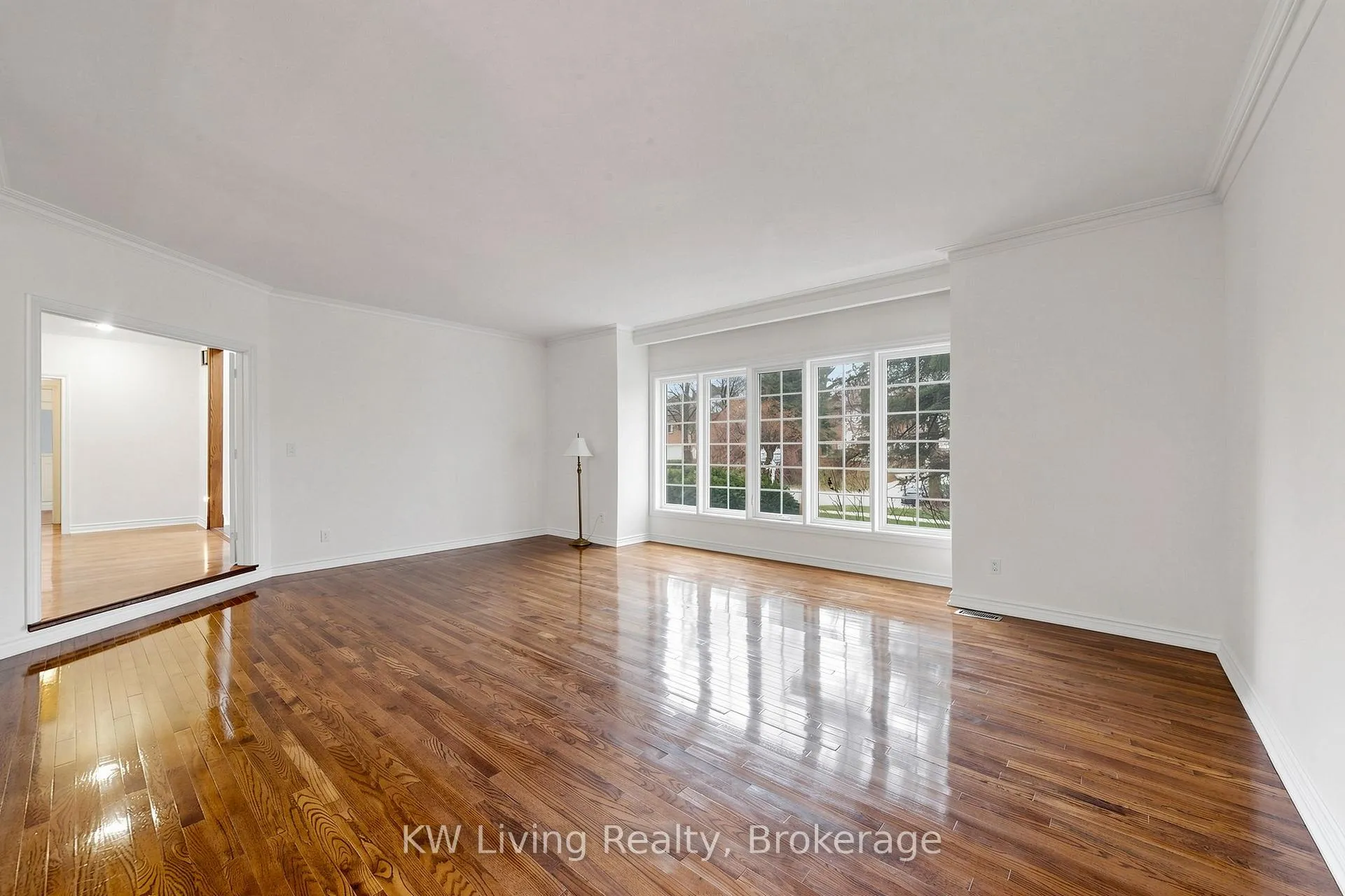 Photo 3 of 22 Ava Crescent, Richmond Hill, Bayview Hill — HOMEH