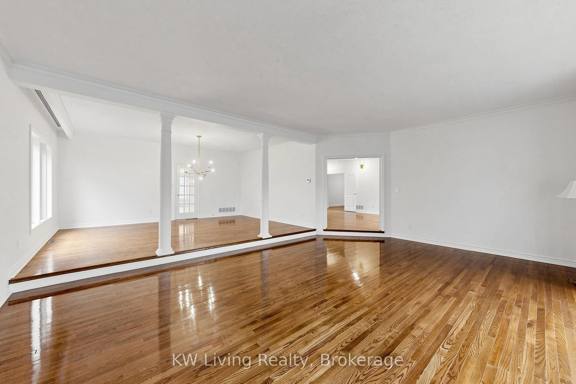 Photo 4 of 22 Ava Crescent, Richmond Hill, Bayview Hill — HOMEH