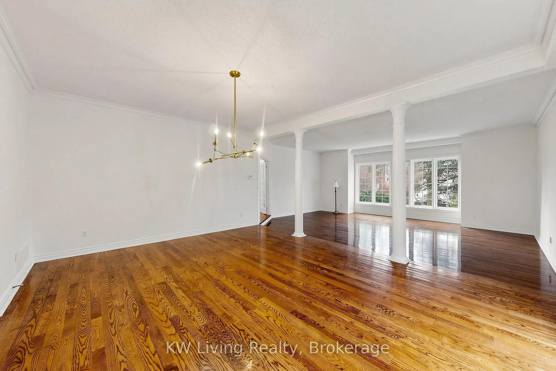 Photo 5 of 22 Ava Crescent, Richmond Hill, Bayview Hill — HOMEH