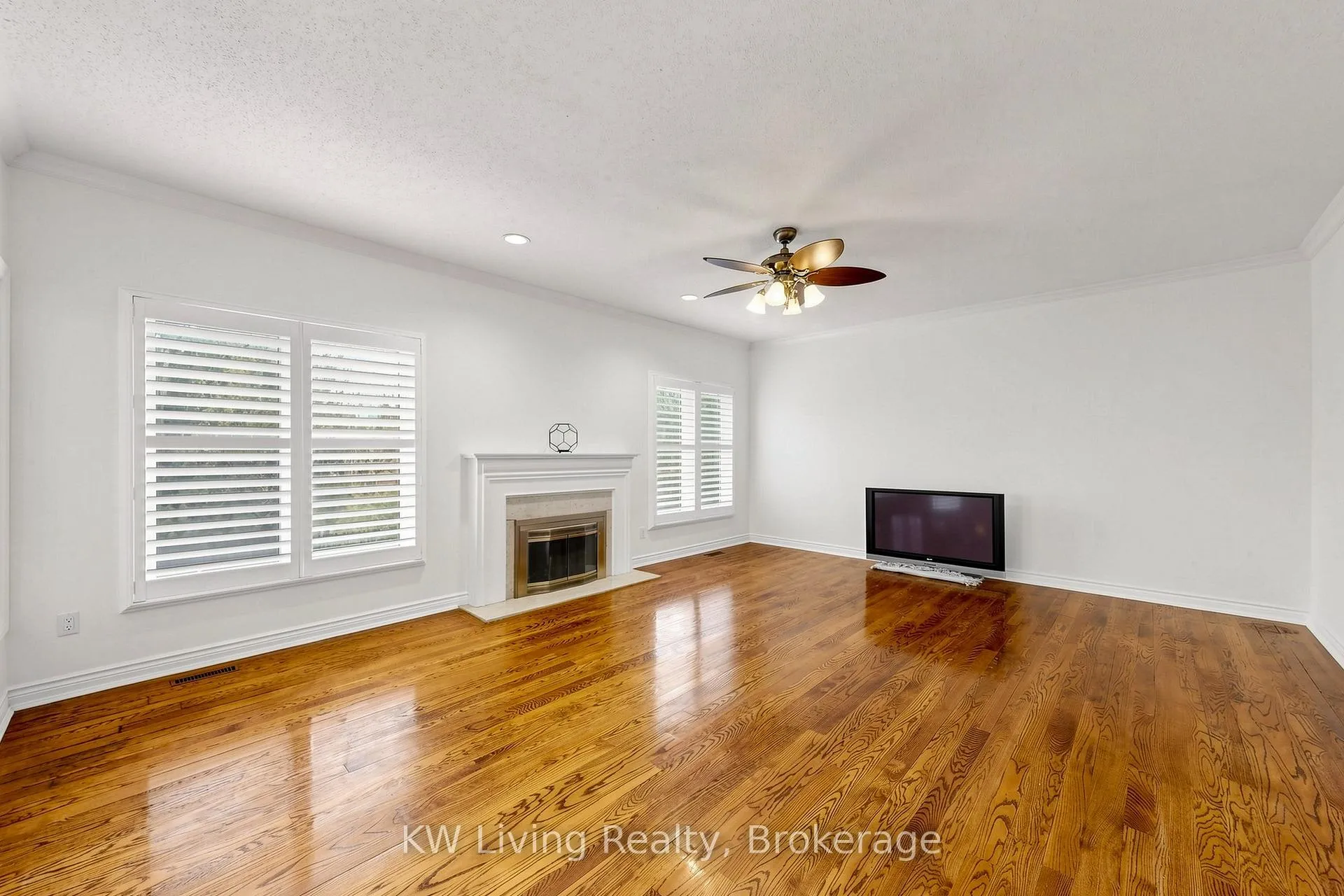 Photo 9 of 22 Ava Crescent, Richmond Hill, Bayview Hill — HOMEH
