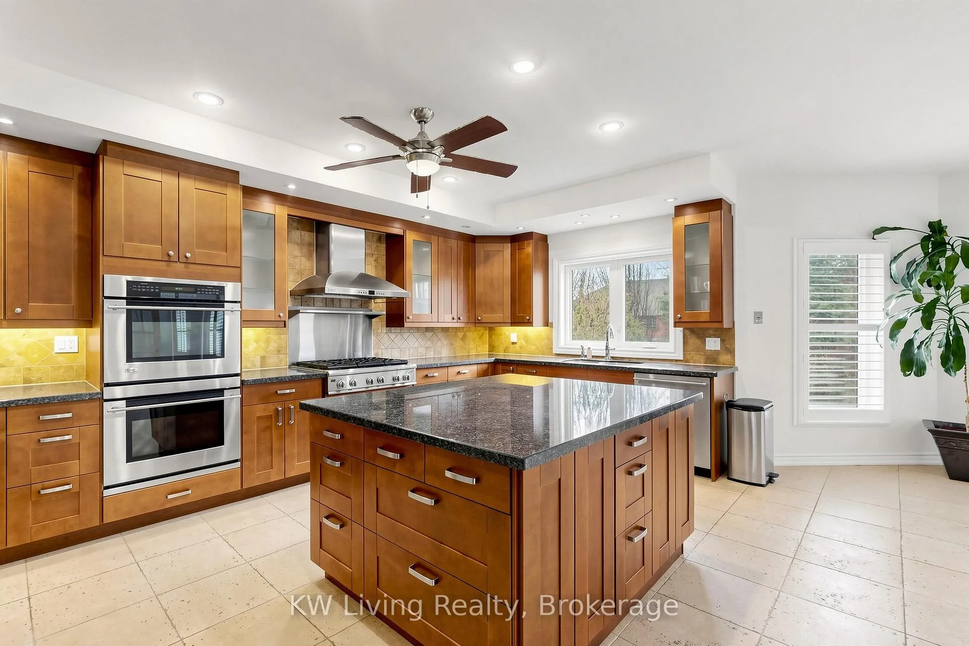 Photo 11 of 22 Ava Crescent, Richmond Hill, Bayview Hill — HOMEH