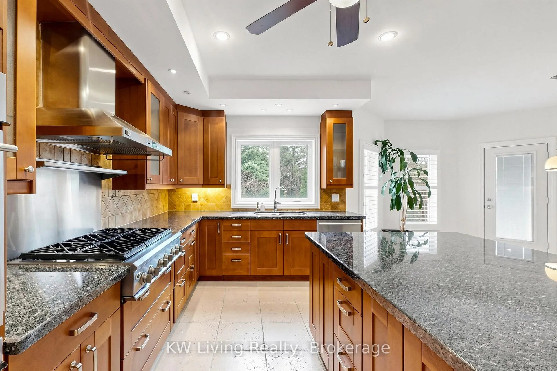 Photo 14 of 22 Ava Crescent, Richmond Hill, Bayview Hill — HOMEH