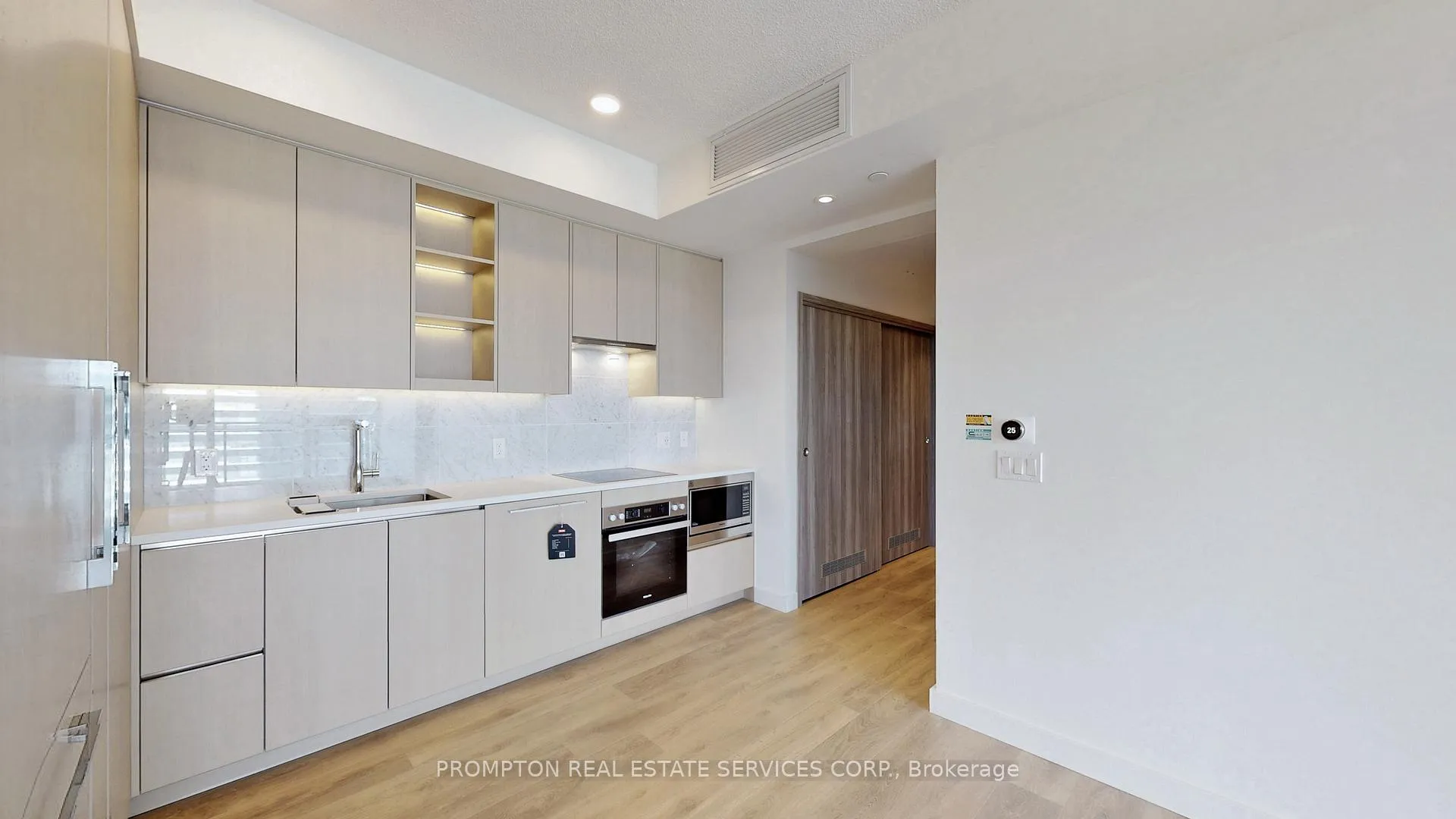 Photo 1 of Unit 802, 85 Mcmahon Drive, North York, Bayview Village — HOMEH