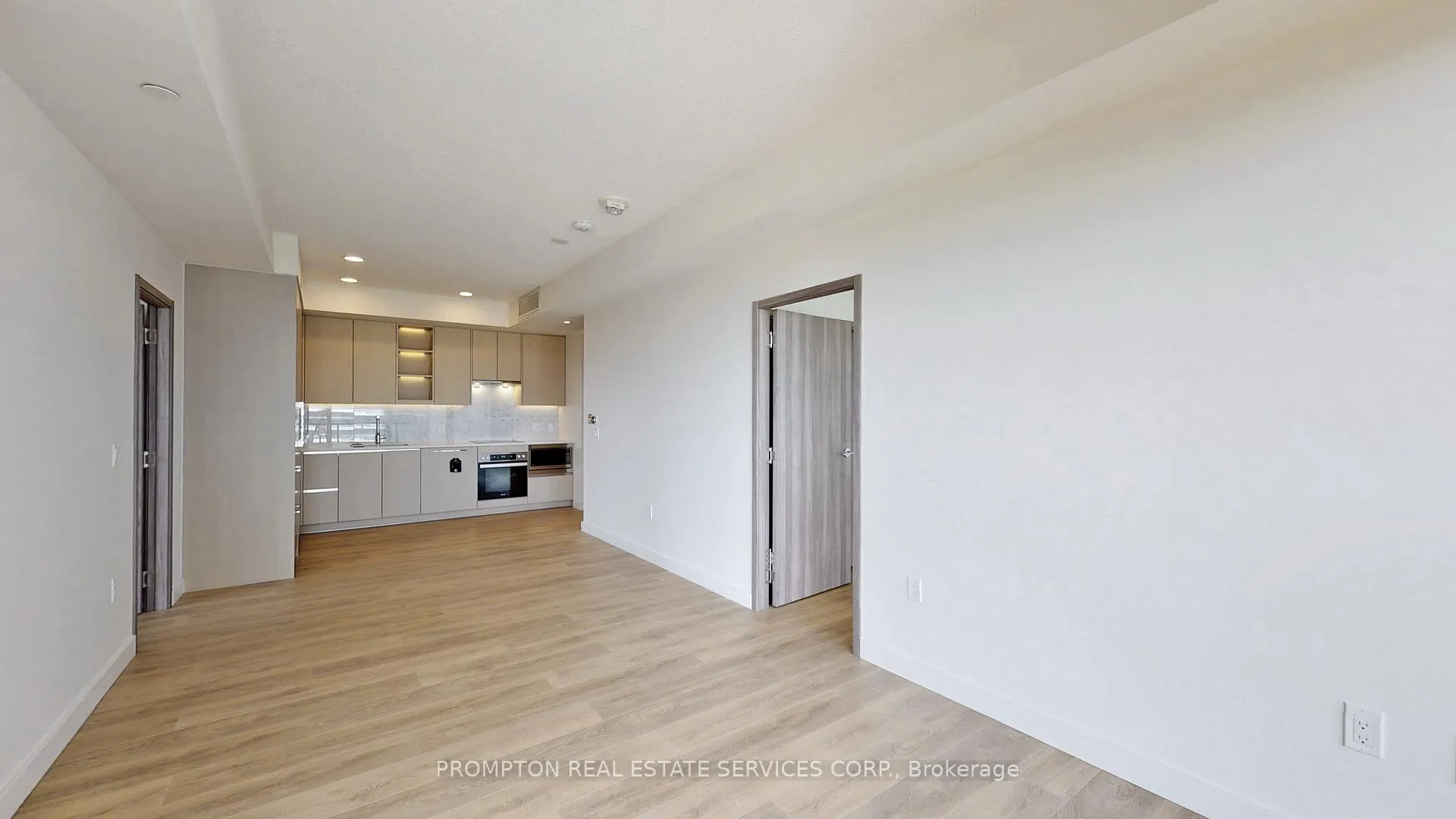 Photo 3 of Unit 802, 85 Mcmahon Drive, North York, Bayview Village — HOMEH
