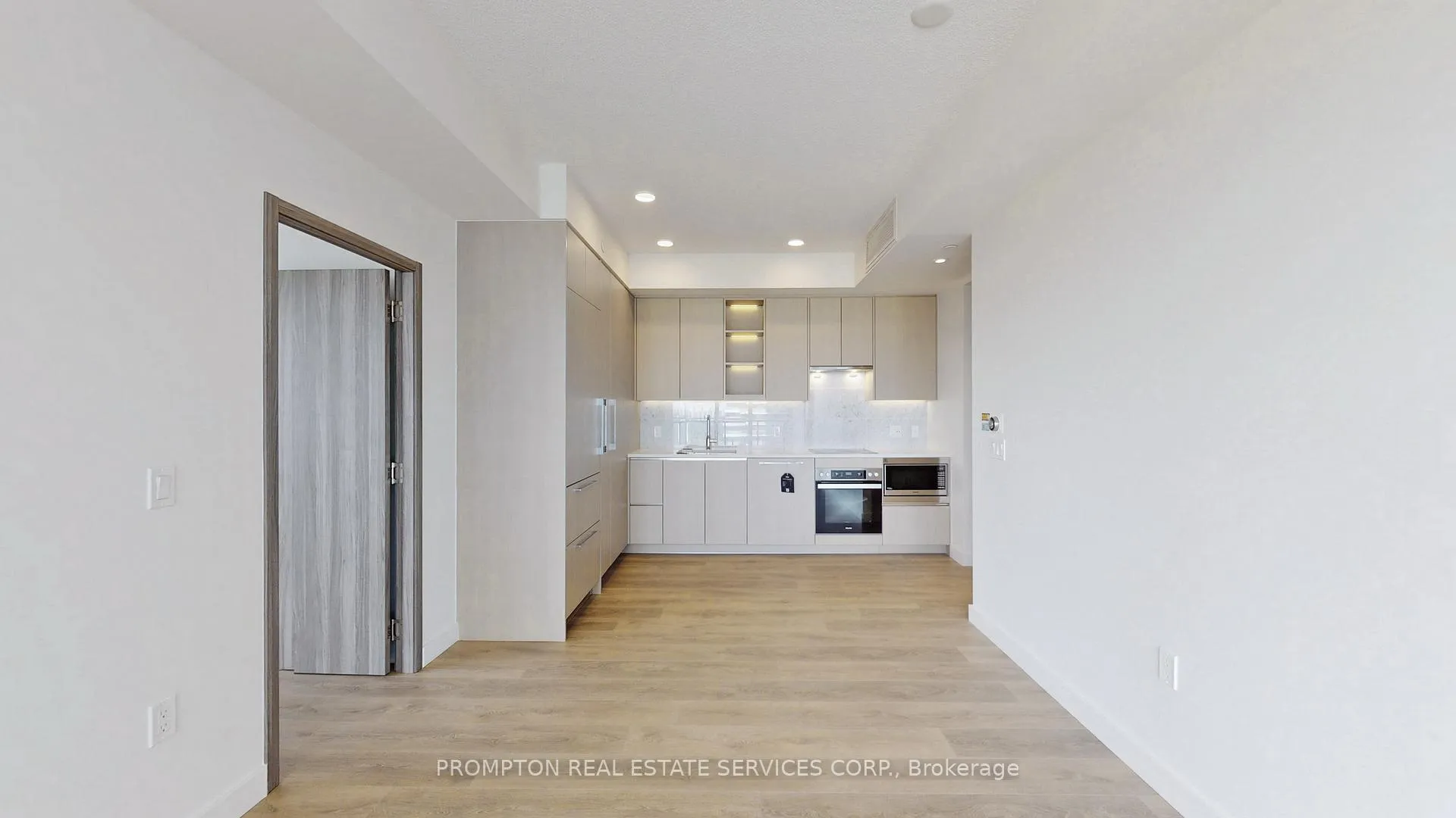 Photo 5 of Unit 802, 85 Mcmahon Drive, North York, Bayview Village — HOMEH