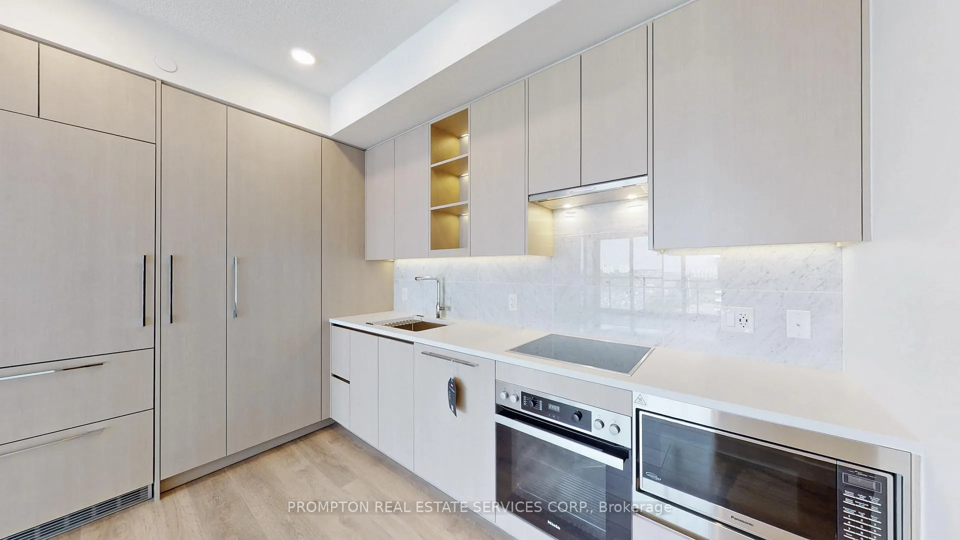 Photo 6 of Unit 802, 85 Mcmahon Drive, North York, Bayview Village — HOMEH