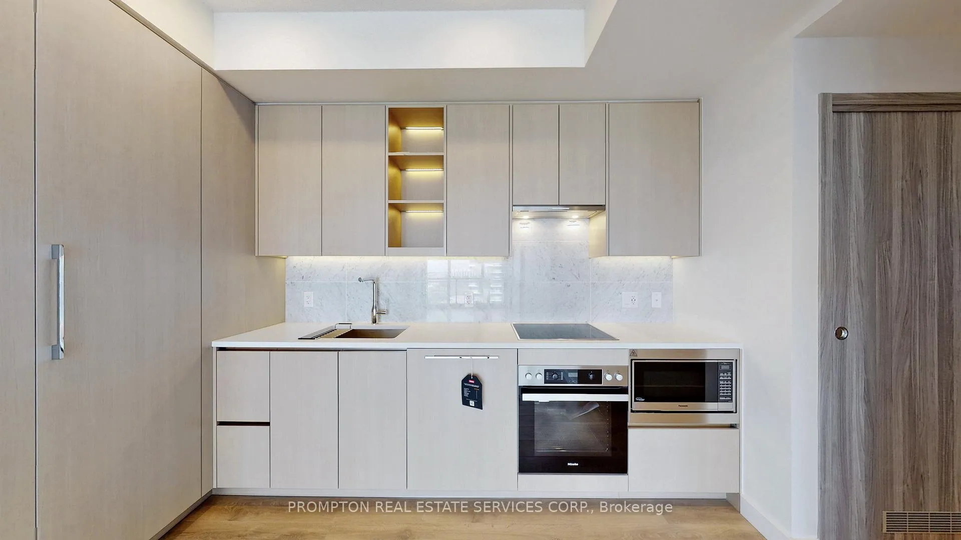 Photo 7 of Unit 802, 85 Mcmahon Drive, North York, Bayview Village — HOMEH