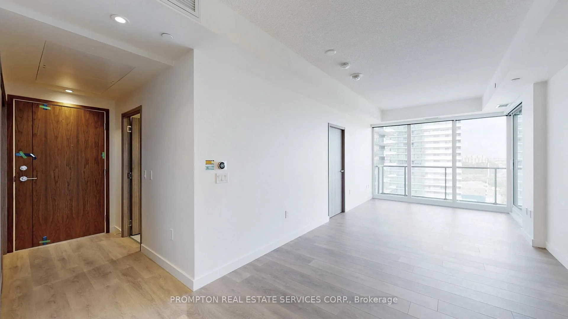 Photo 8 of Unit 802, 85 Mcmahon Drive, North York, Bayview Village — HOMEH