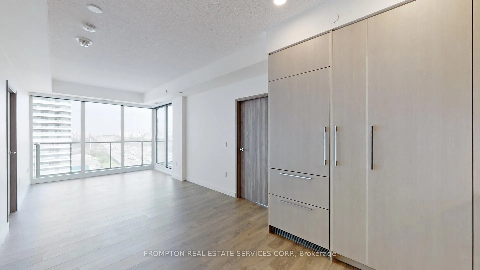 Photo 9 of Unit 802, 85 Mcmahon Drive, North York, Bayview Village — HOMEH