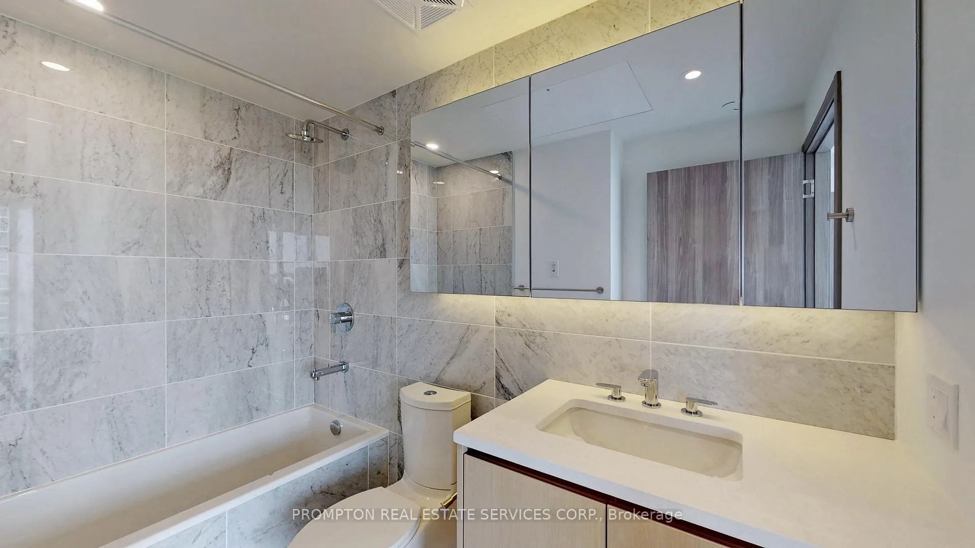 Photo 13 of Unit 802, 85 Mcmahon Drive, North York, Bayview Village — HOMEH