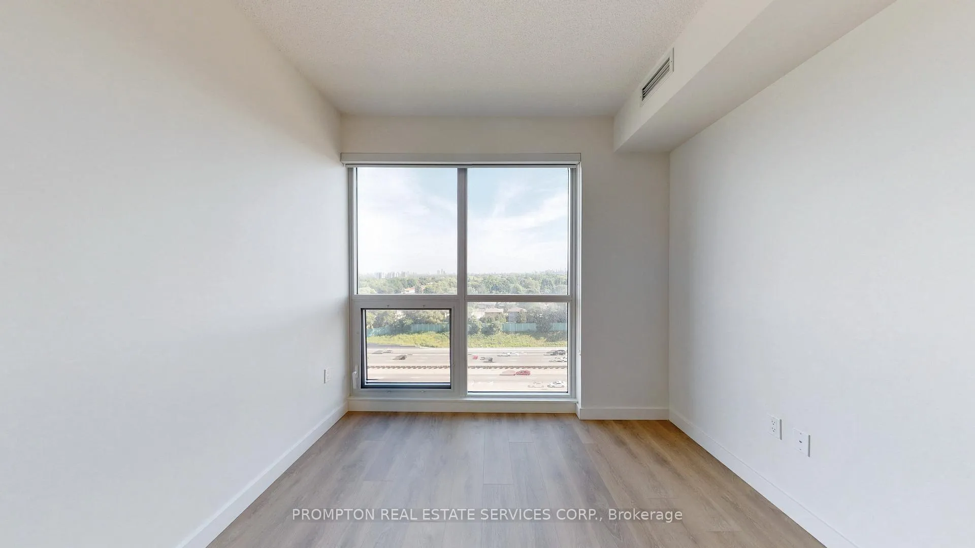 Photo 14 of Unit 802, 85 Mcmahon Drive, North York, Bayview Village — HOMEH