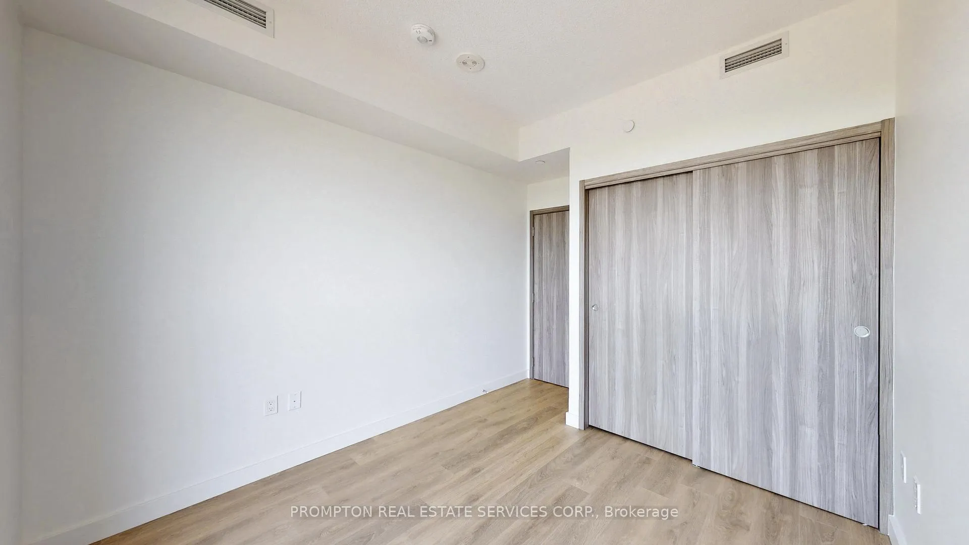Photo 16 of Unit 802, 85 Mcmahon Drive, North York, Bayview Village — HOMEH