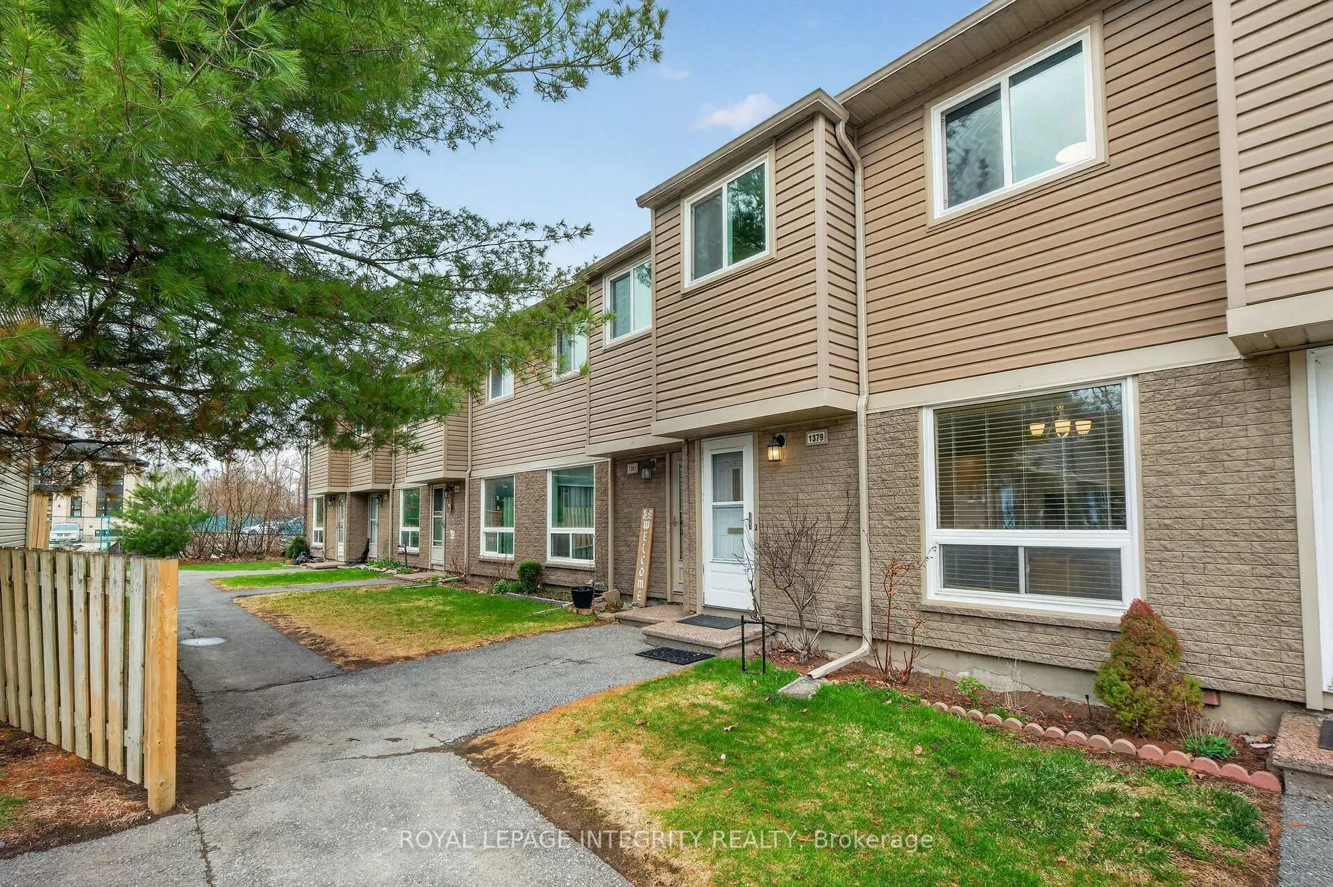 Photo 4 of Unit 51, 1379 Perez Crescent, Ottawa, Carson Grove — HOMEH