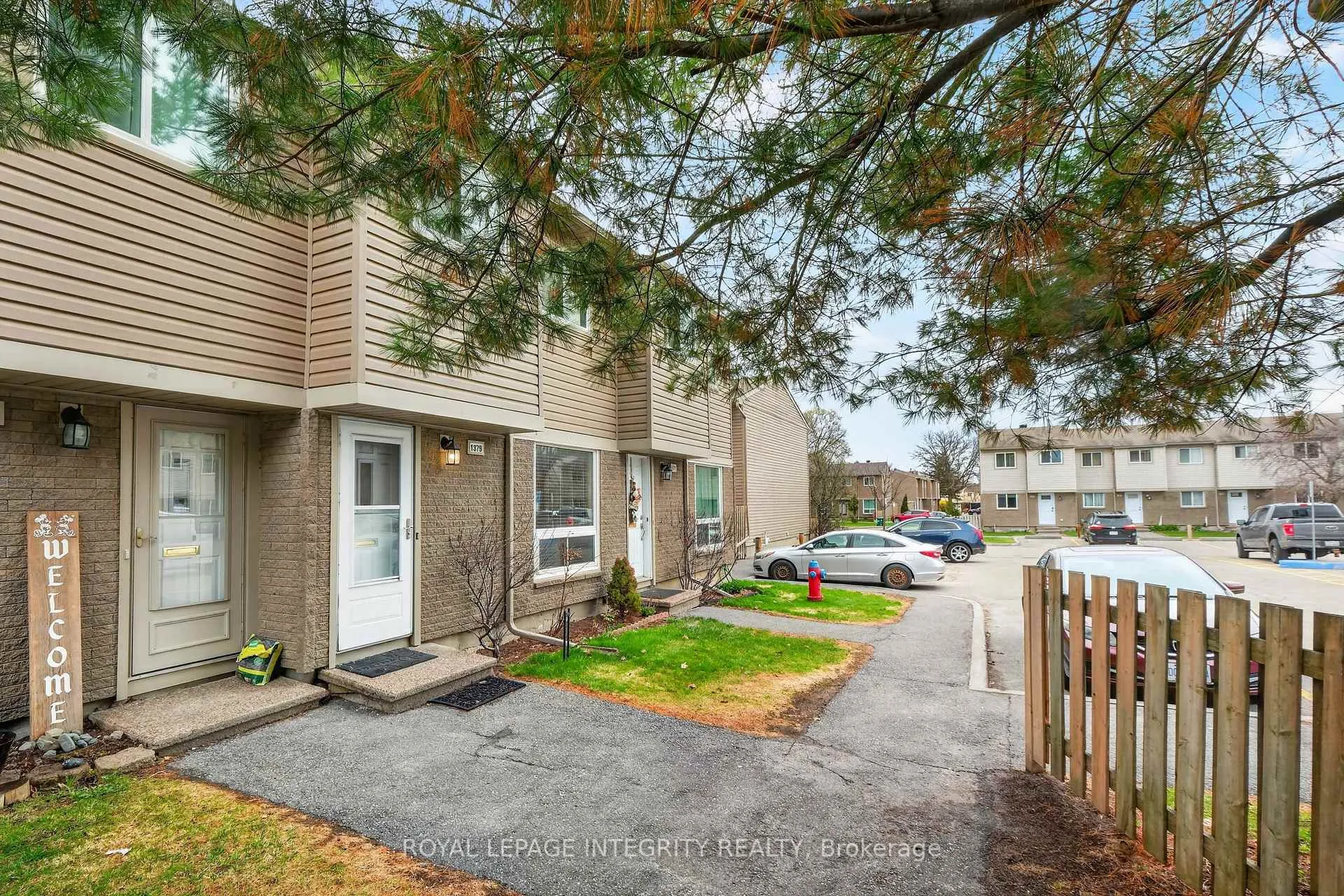 Photo 5 of Unit 51, 1379 Perez Crescent, Ottawa, Carson Grove — HOMEH
