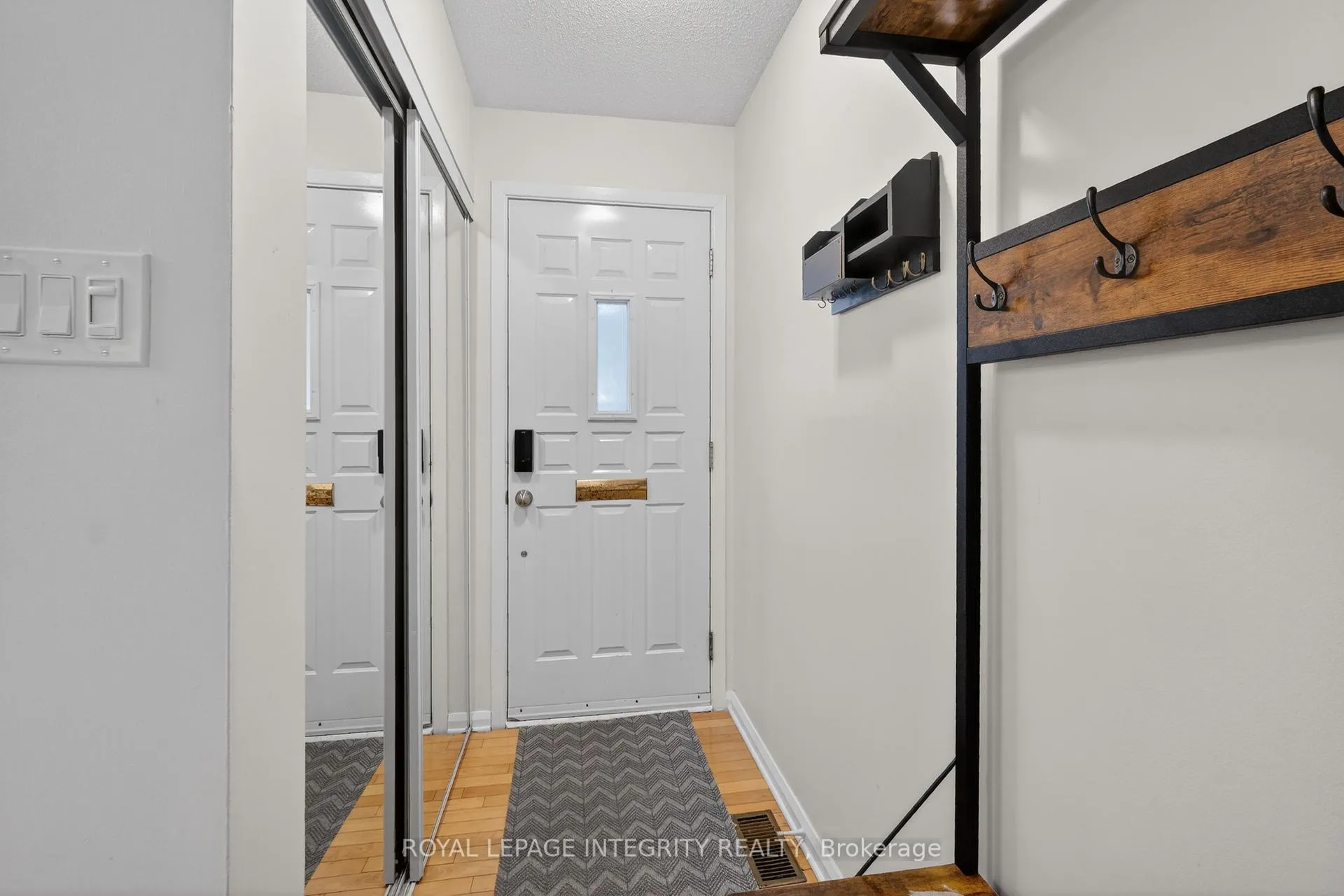 Photo 6 of Unit 51, 1379 Perez Crescent, Ottawa, Carson Grove — HOMEH