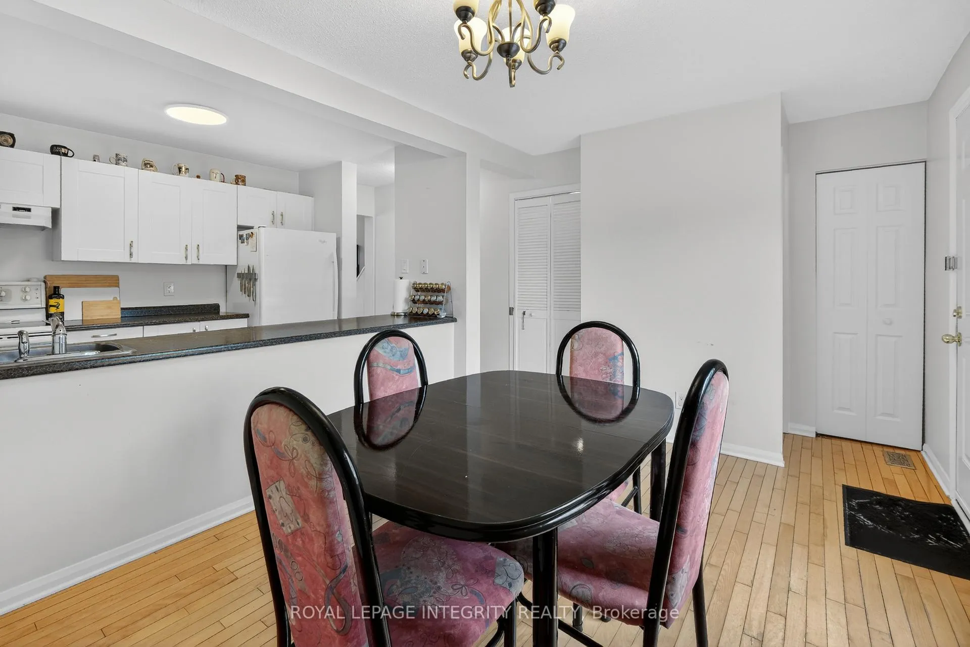 Photo 15 of Unit 51, 1379 Perez Crescent, Ottawa, Carson Grove — HOMEH