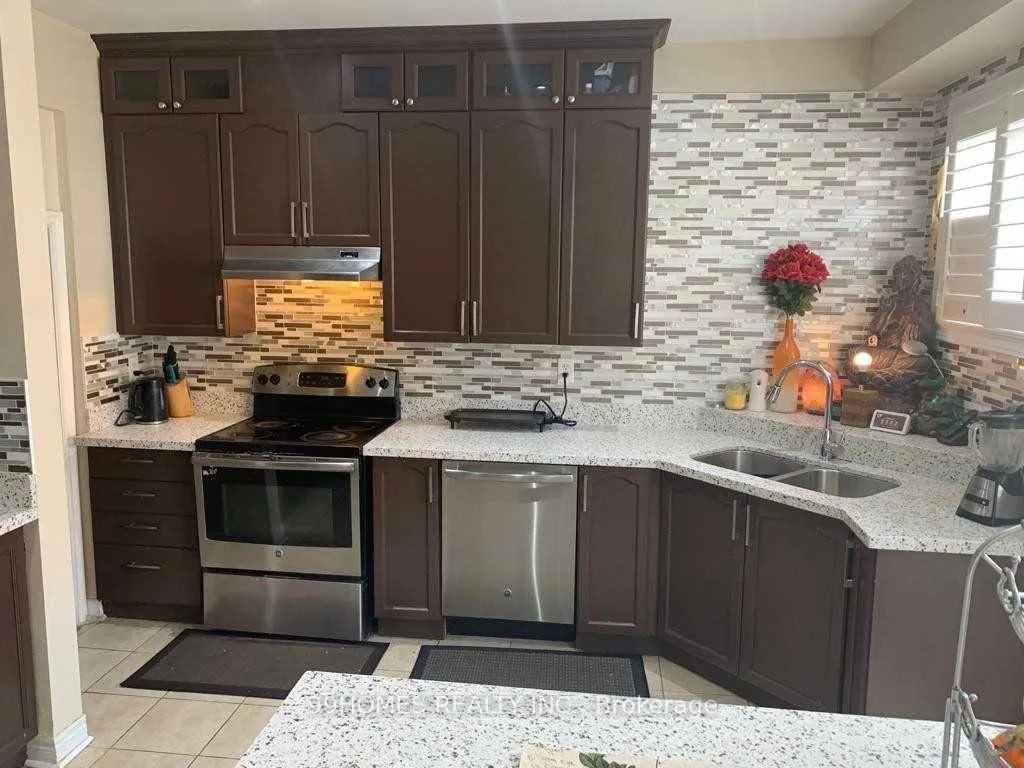 Photo 2 of Unit Upper, 30 Ashdale Road, Brampton, Bram West — HOMEH