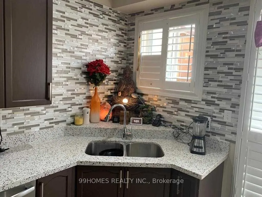 Photo 3 of Unit Upper, 30 Ashdale Road, Brampton, Bram West — HOMEH
