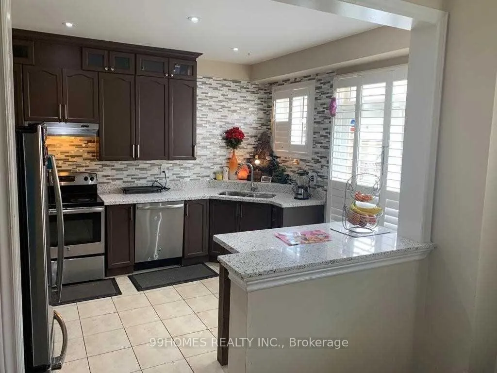 Photo 4 of Unit Upper, 30 Ashdale Road, Brampton, Bram West — HOMEH
