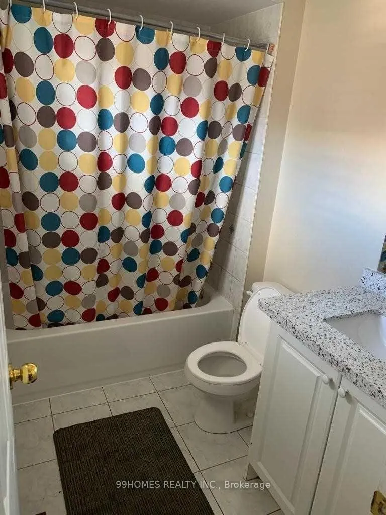 Photo 5 of Unit Upper, 30 Ashdale Road, Brampton, Bram West — HOMEH