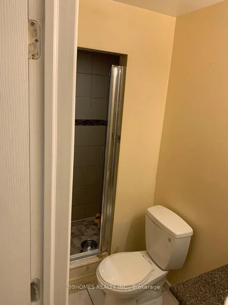 Photo 13 of Unit Upper, 30 Ashdale Road, Brampton, Bram West — HOMEH