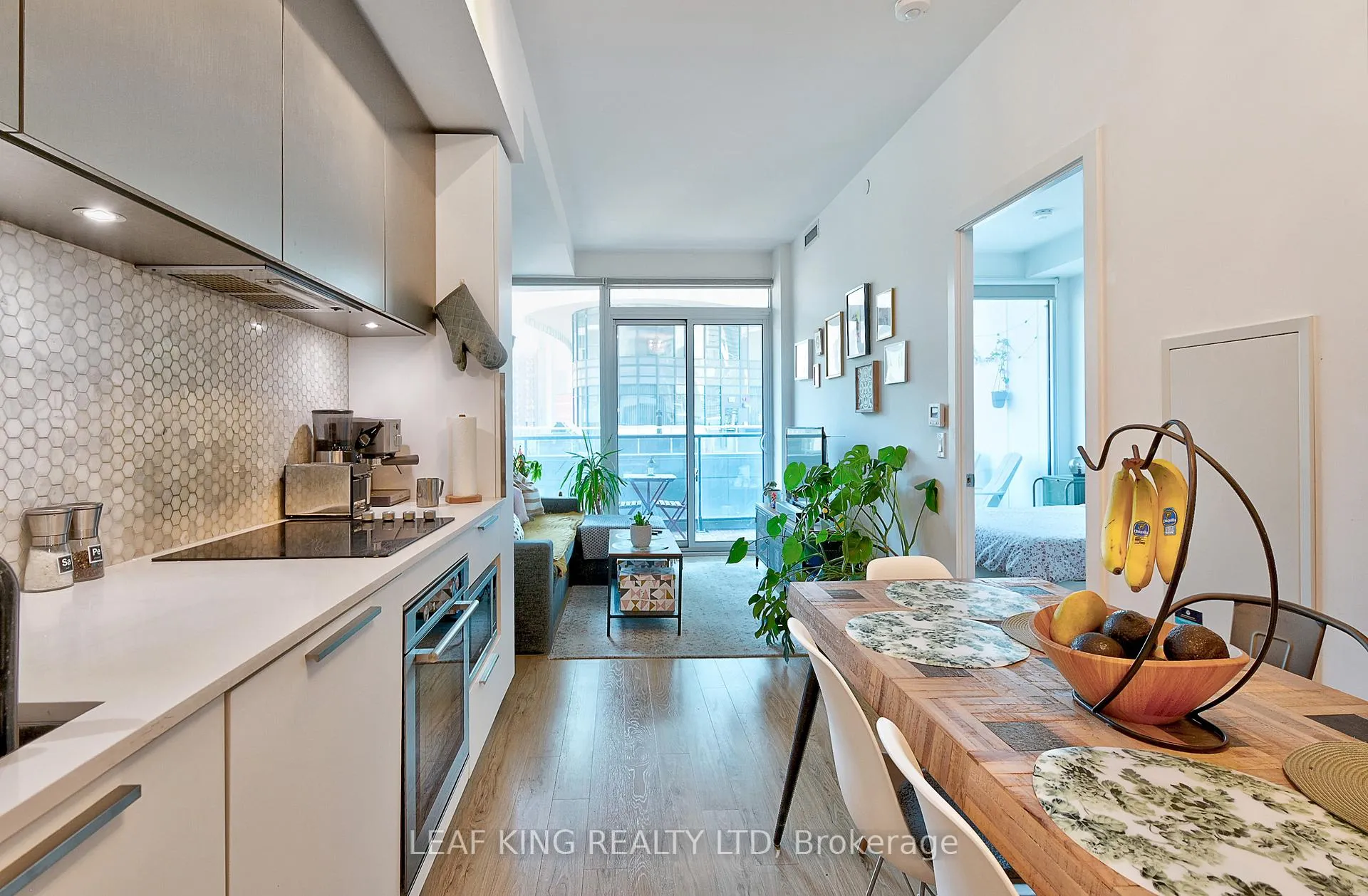 Photo 9 of Unit 902, 85 Wood Street, Toronto, Church-Yonge Corridor — HOMEH