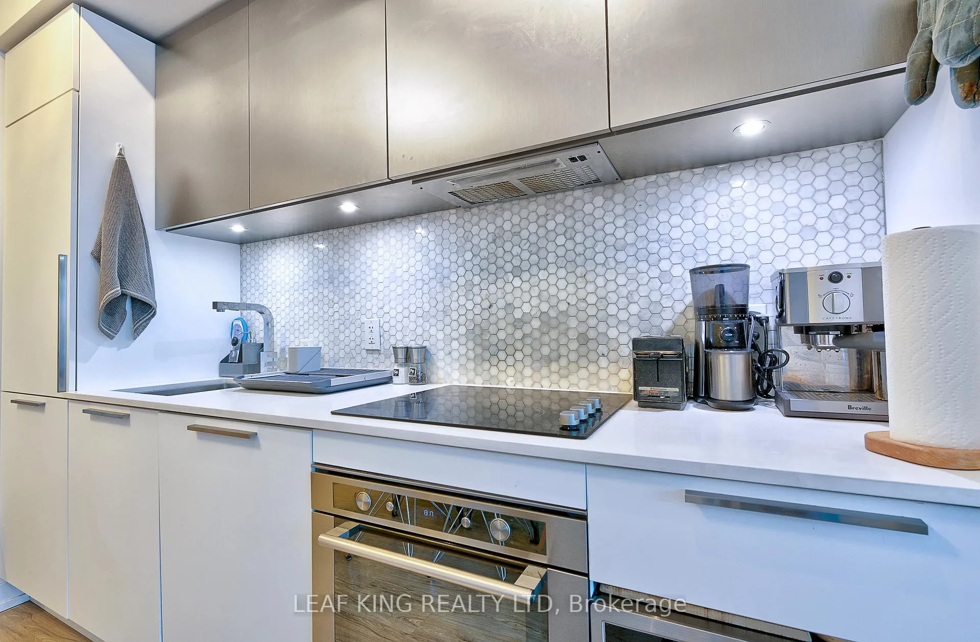 Photo 10 of Unit 902, 85 Wood Street, Toronto, Church-Yonge Corridor — HOMEH