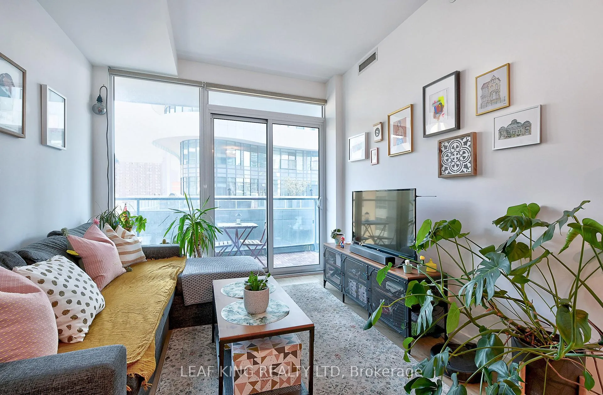 Photo 12 of Unit 902, 85 Wood Street, Toronto, Church-Yonge Corridor — HOMEH