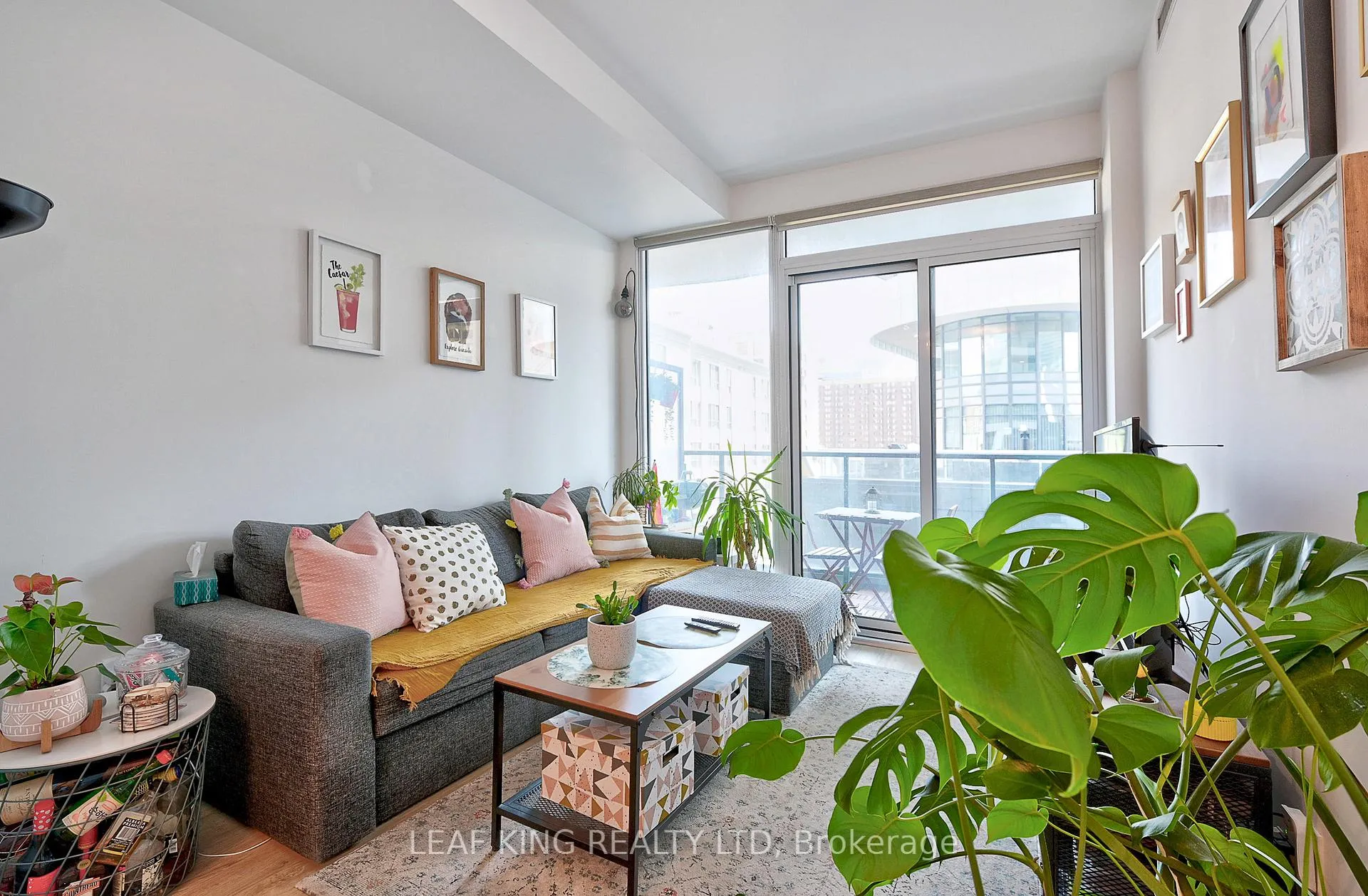 Photo 13 of Unit 902, 85 Wood Street, Toronto, Church-Yonge Corridor — HOMEH