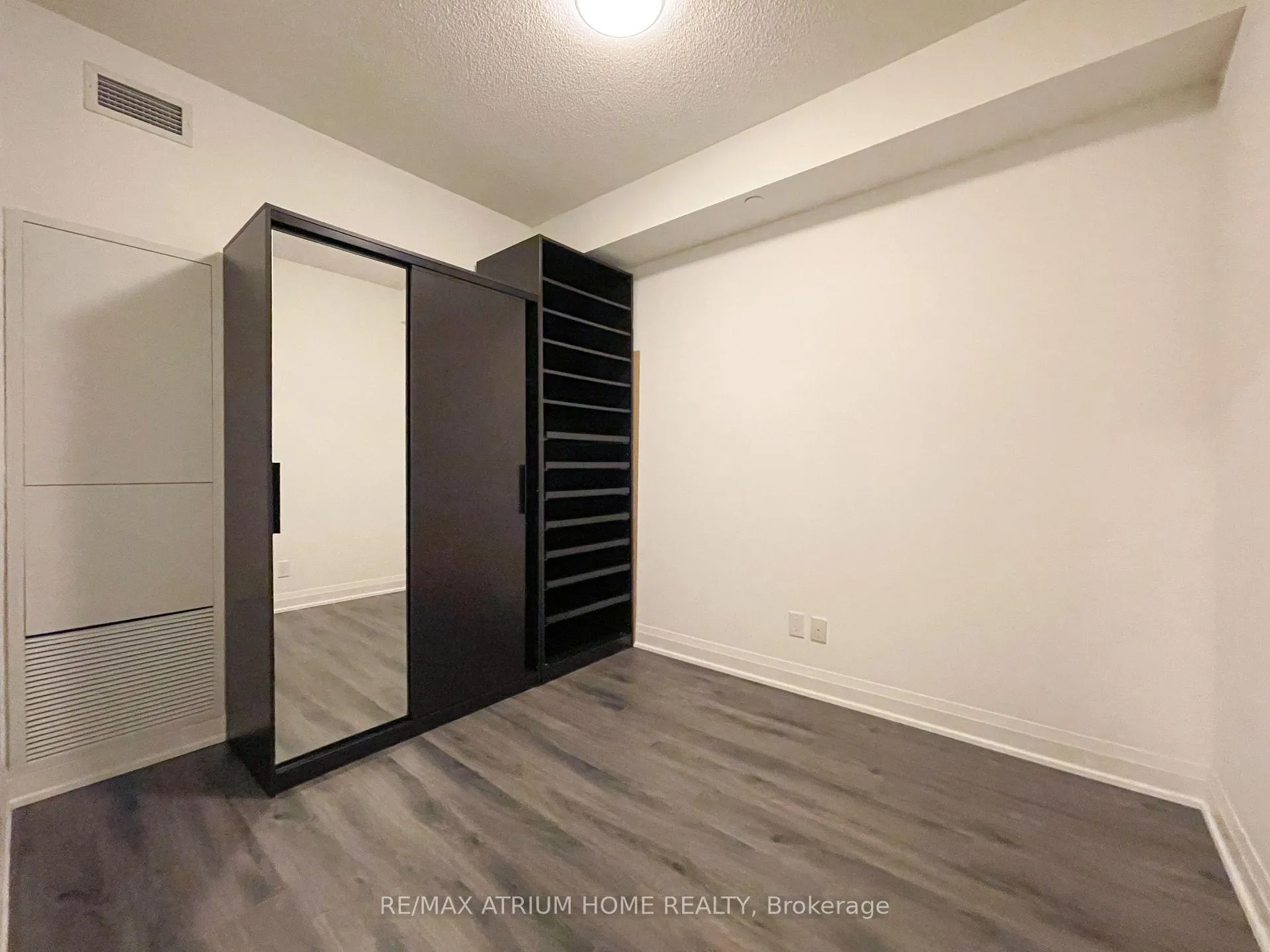 Photo 6 of Unit 220, 28 Uptown Drive, Markham, Unionville — HOMEH