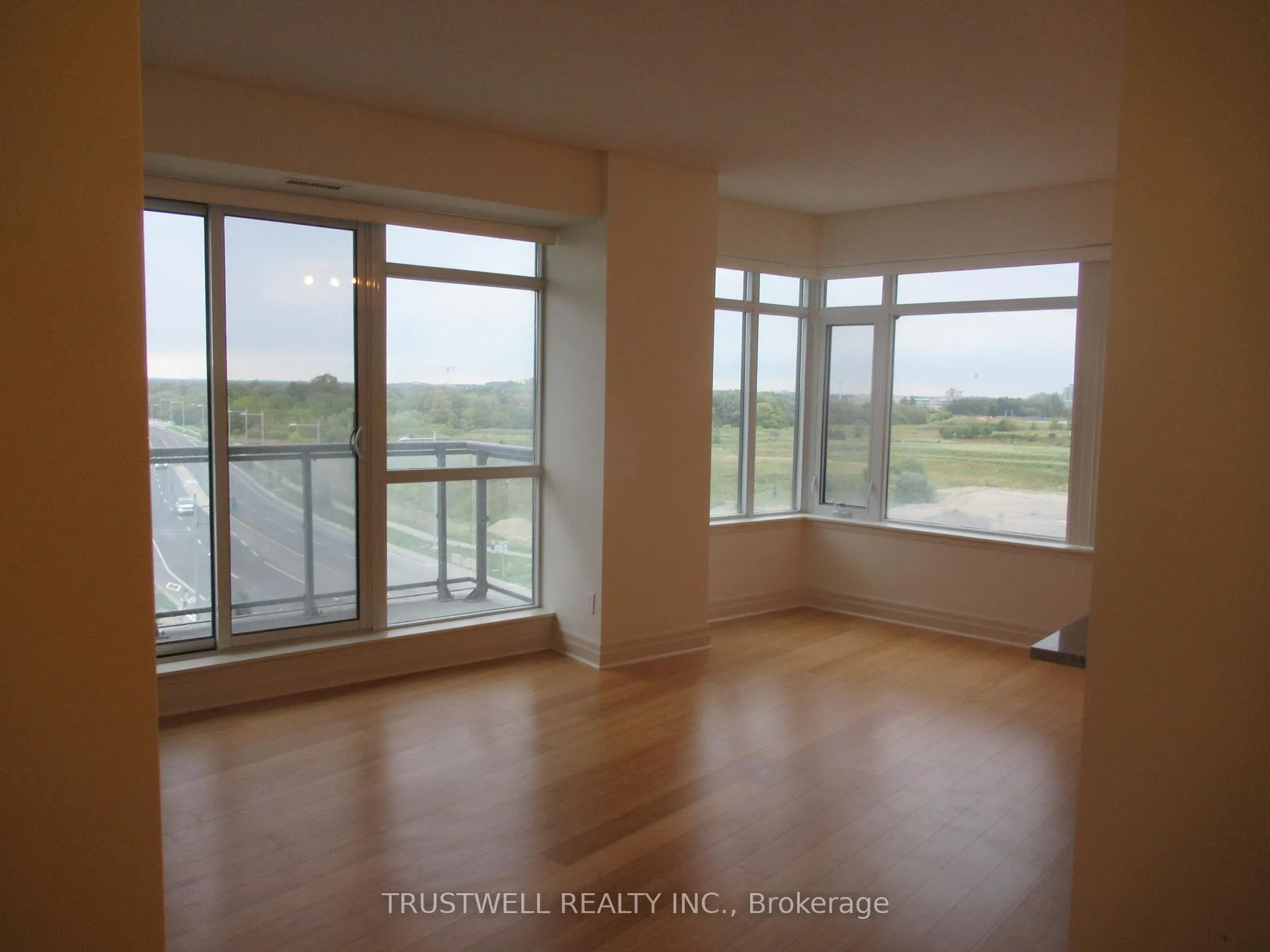 Photo 5 of Unit 407, 8130 Birchmount Road, Markham, Unionville — HOMEH