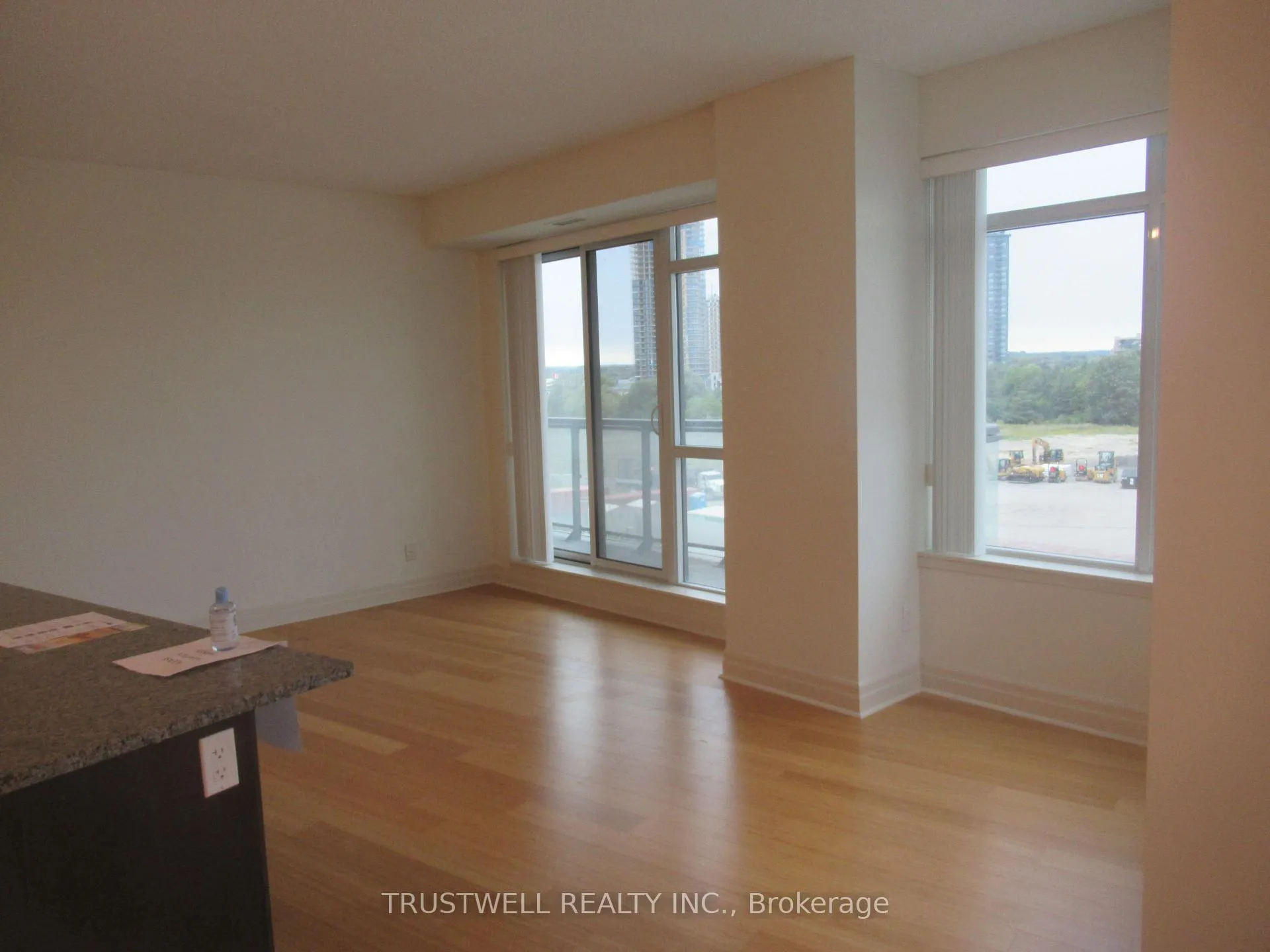 Photo 6 of Unit 407, 8130 Birchmount Road, Markham, Unionville — HOMEH