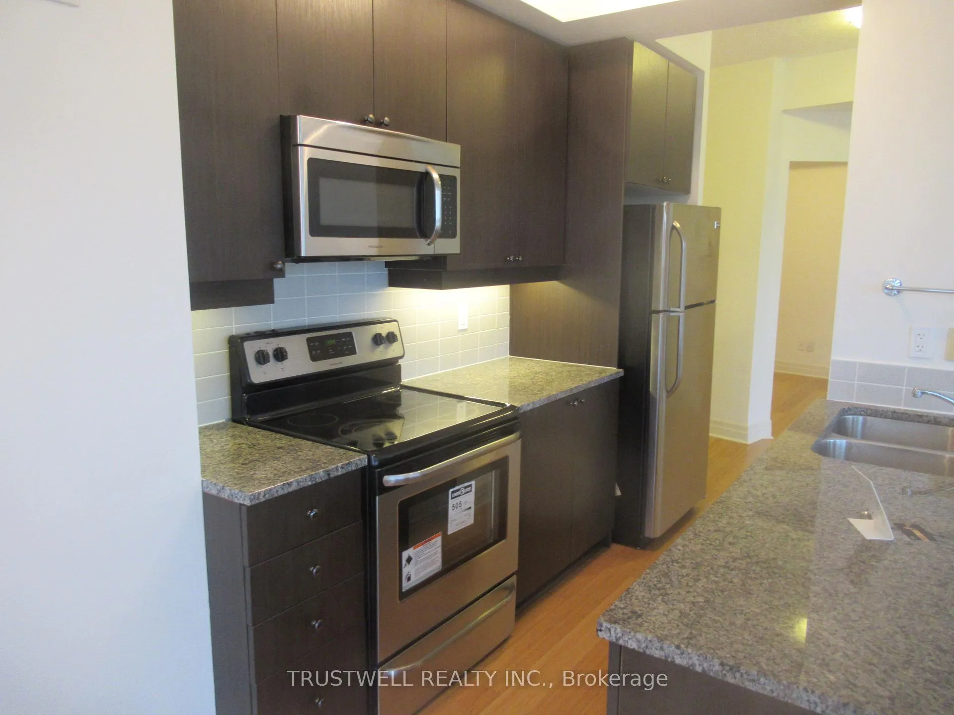 Photo 8 of Unit 407, 8130 Birchmount Road, Markham, Unionville — HOMEH