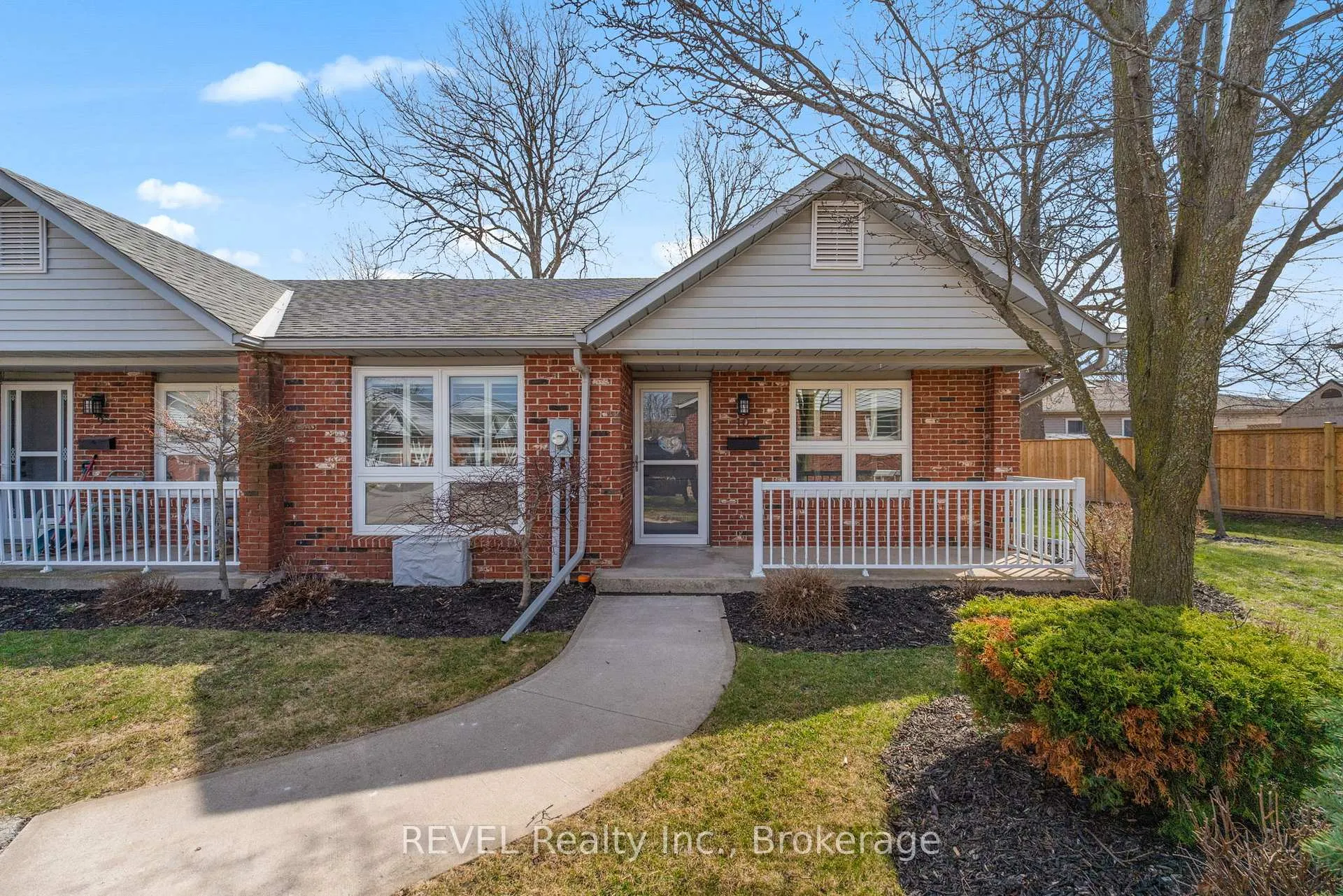 Photo 1 of Unit 10, 226 Vansickle Road, St. Catharines, Rykert/Vansickle — HOMEH