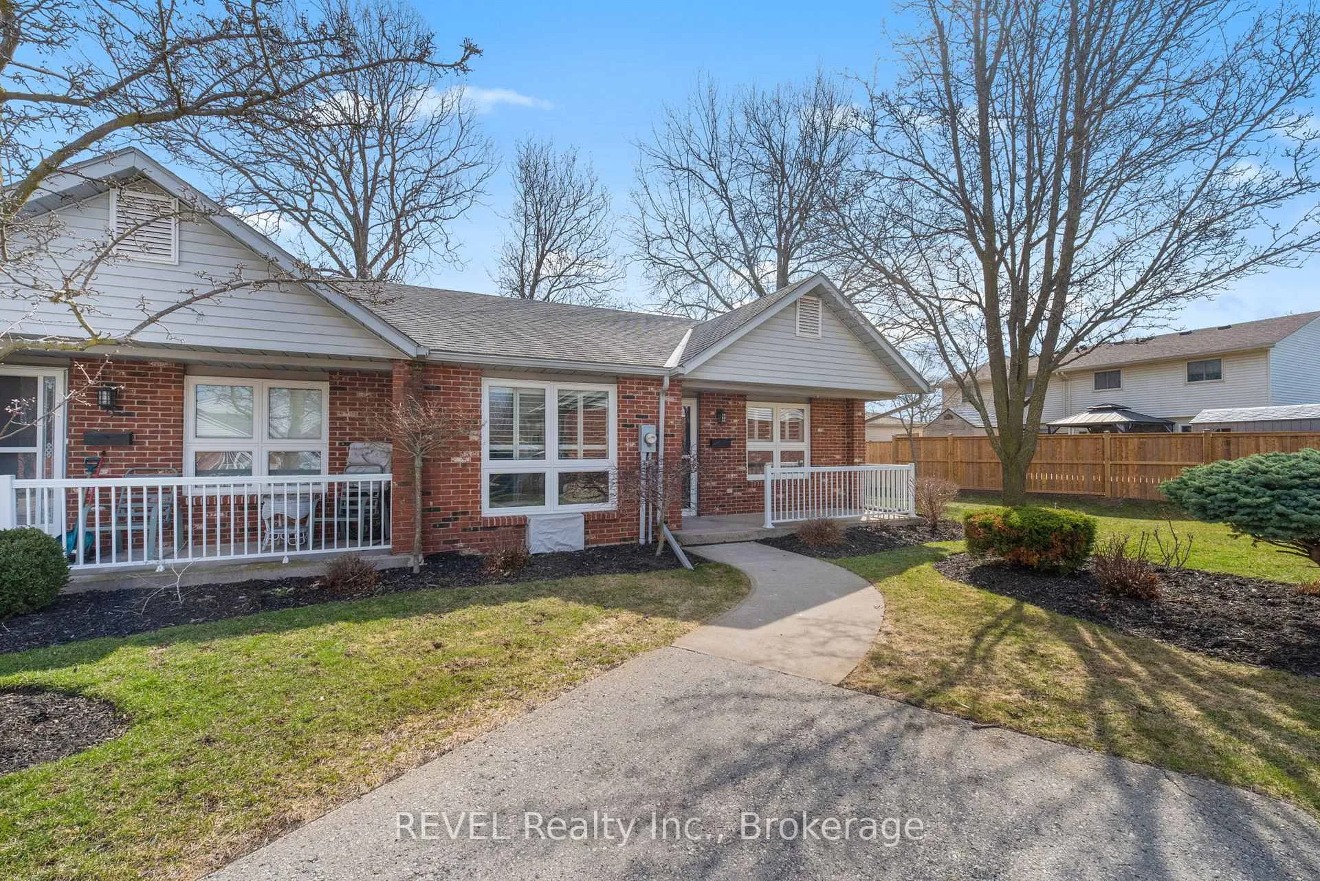 Photo 2 of Unit 10, 226 Vansickle Road, St. Catharines, Rykert/Vansickle — HOMEH
