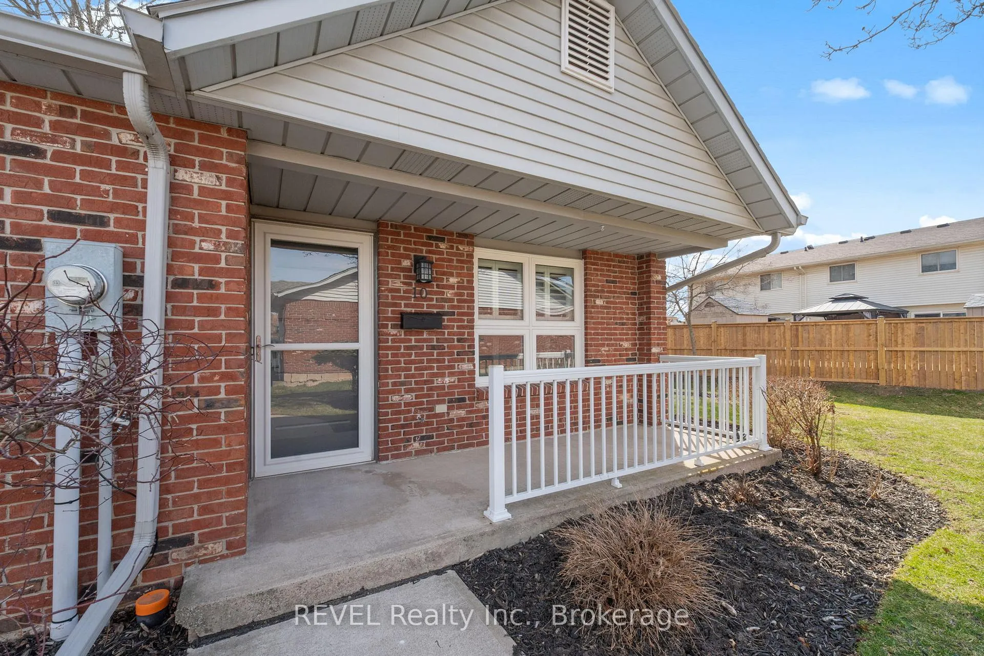 Photo 4 of Unit 10, 226 Vansickle Road, St. Catharines, Rykert/Vansickle — HOMEH