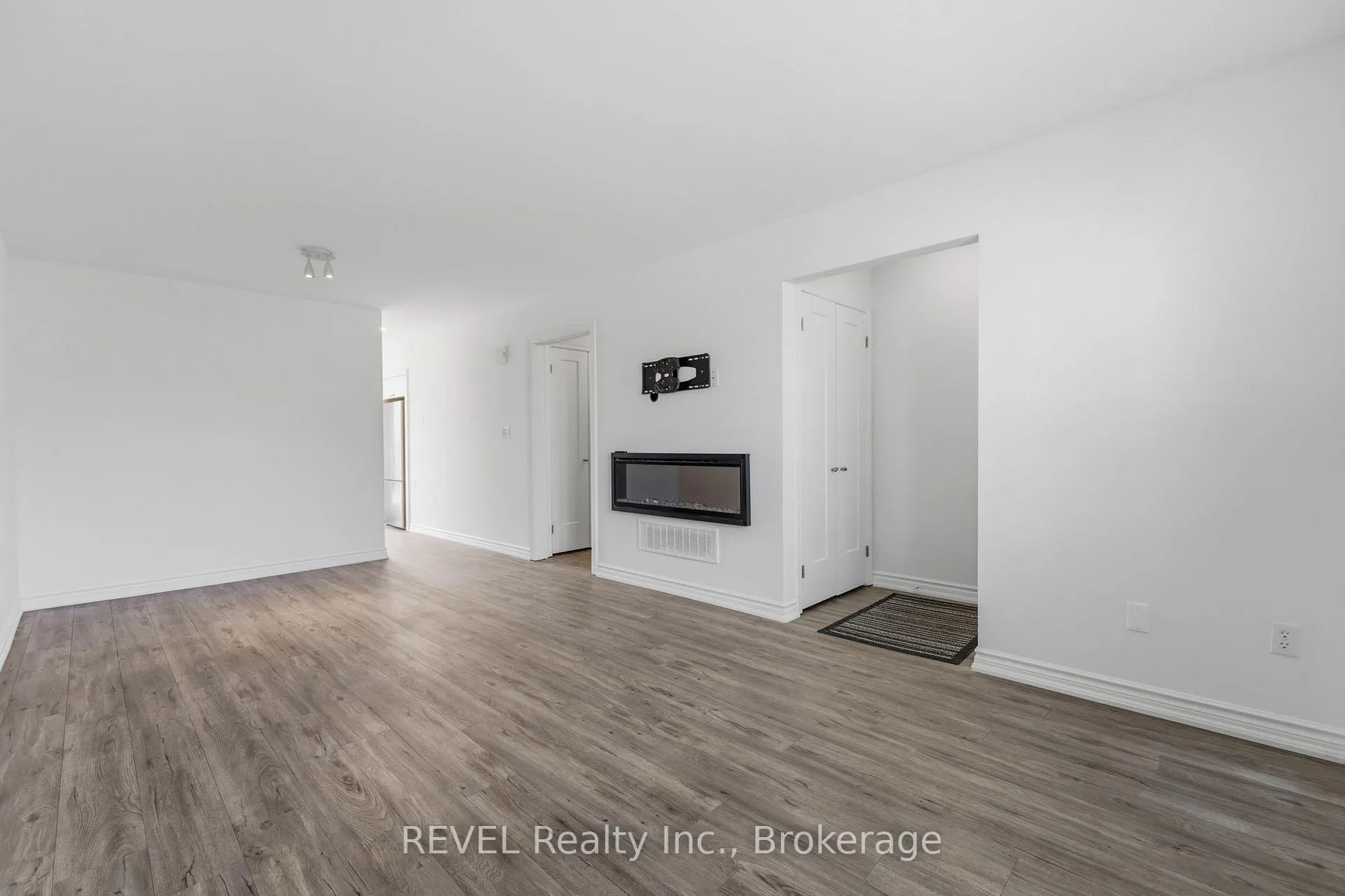 Photo 7 of Unit 10, 226 Vansickle Road, St. Catharines, Rykert/Vansickle — HOMEH