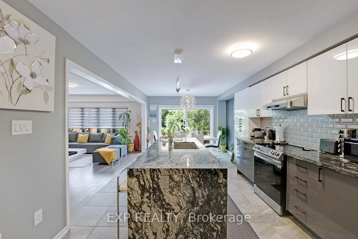 Photo 4 of 7737 Hackberry Trail, Niagara Falls, Brown — HOMEH