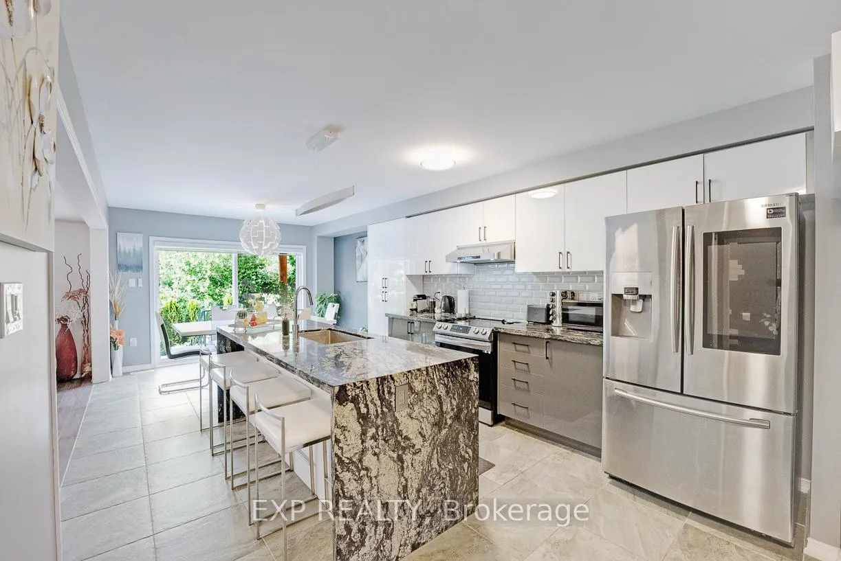 Photo 5 of 7737 Hackberry Trail, Niagara Falls, Brown — HOMEH