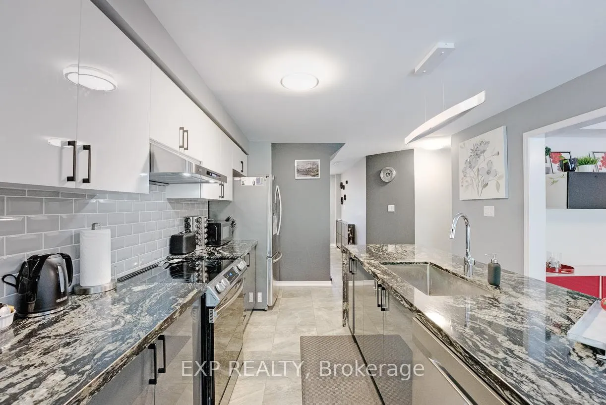 Photo 9 of 7737 Hackberry Trail, Niagara Falls, Brown — HOMEH